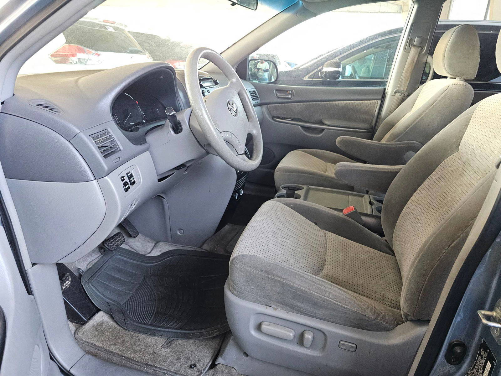 2010 TOYOTA SIENNA — 212063 Miles — Lot S312739 — Souq - Marhaba Auctions Used Cars - Image 9
