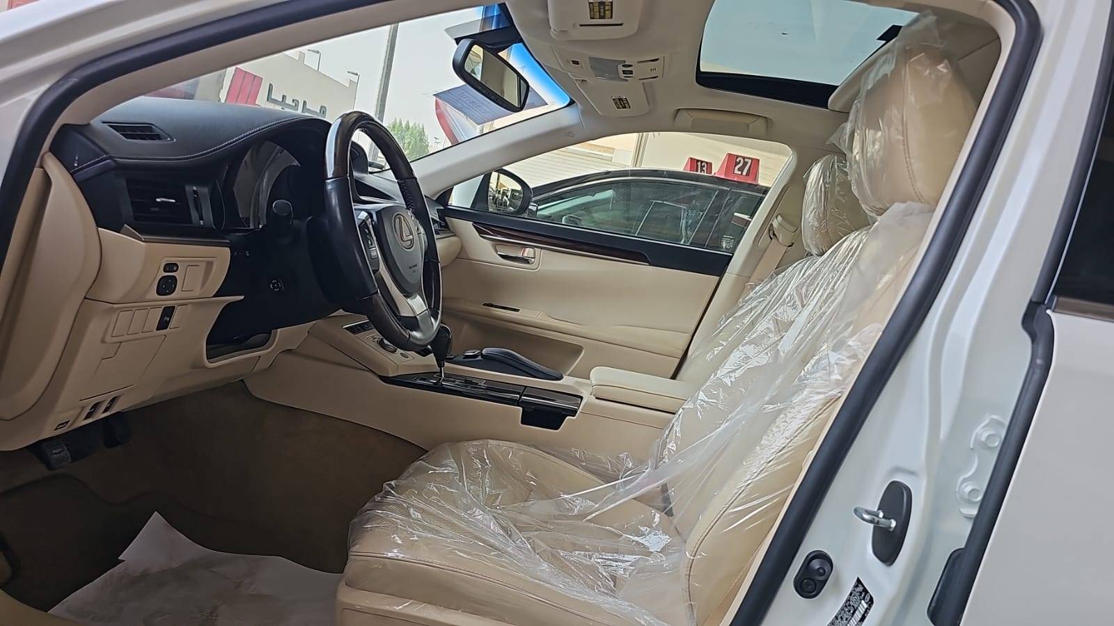 2013 LEXUS ES 350 — 124636 Miles — Lot 97012255 — Souq - Marhaba Auctions Used Cars - Image 9