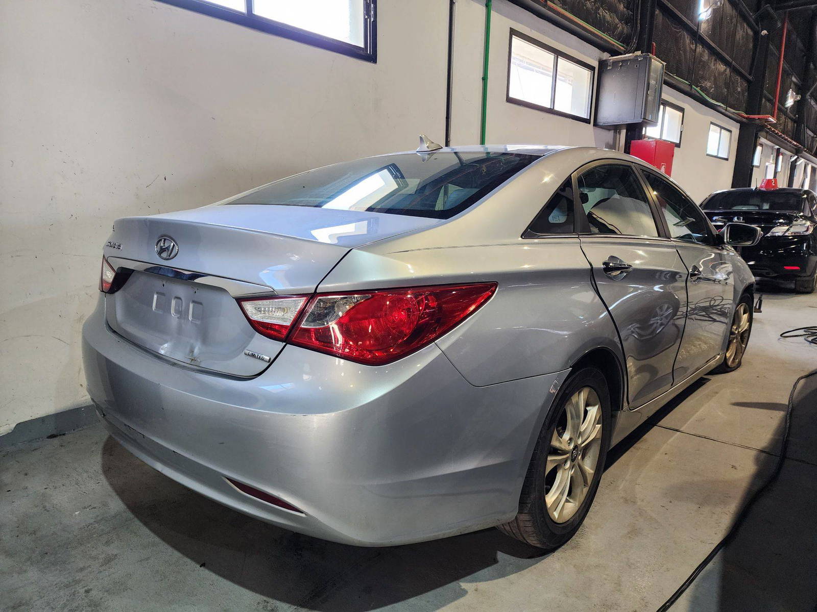 2011 HYUNDAI SONATA — 204945 Miles — Lot 69802174 — Al Quoz - Marhaba Auctions Used Cars - Image 5