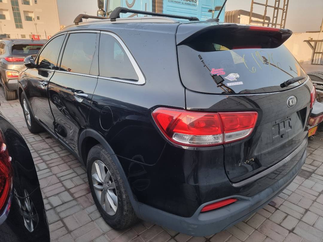 2017 KIA SORENTO — 146279 Miles — Lot 215487 — Souq - Marhaba Auctions Used Cars - Image 5