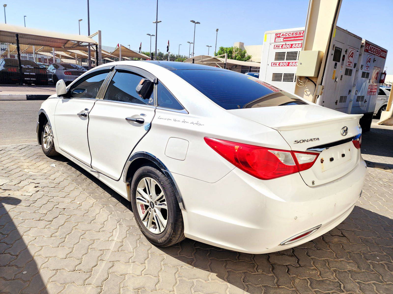 2010 HYUNDAI SONATA — 111806 KM — Lot 052945 — Souq - Marhaba Auctions Used Cars - Image 3