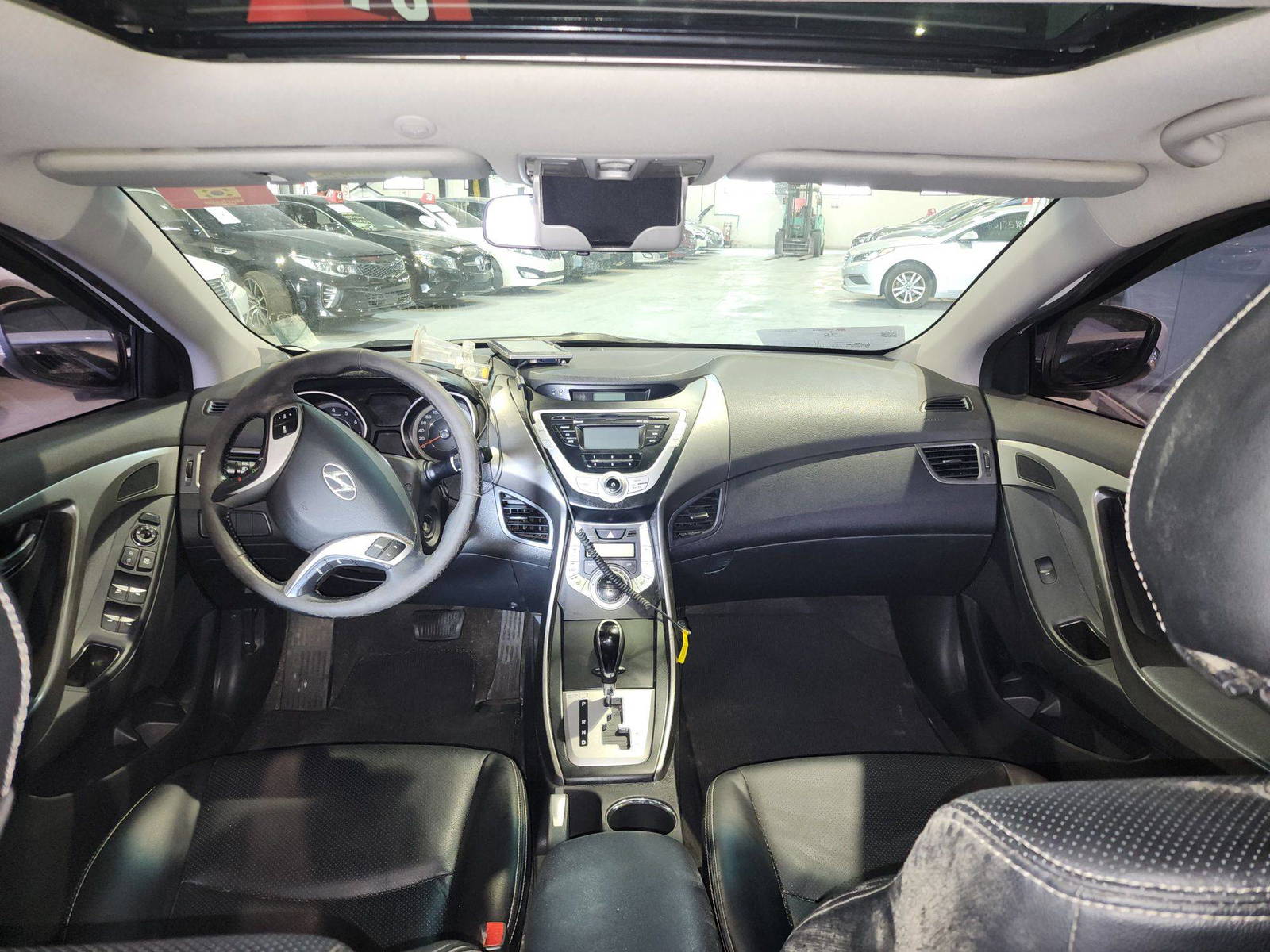 2011 HYUNDAI AVANTE — 169868 KM — Lot 092327 — Al Quoz - Marhaba Auctions Used Cars - Image 9