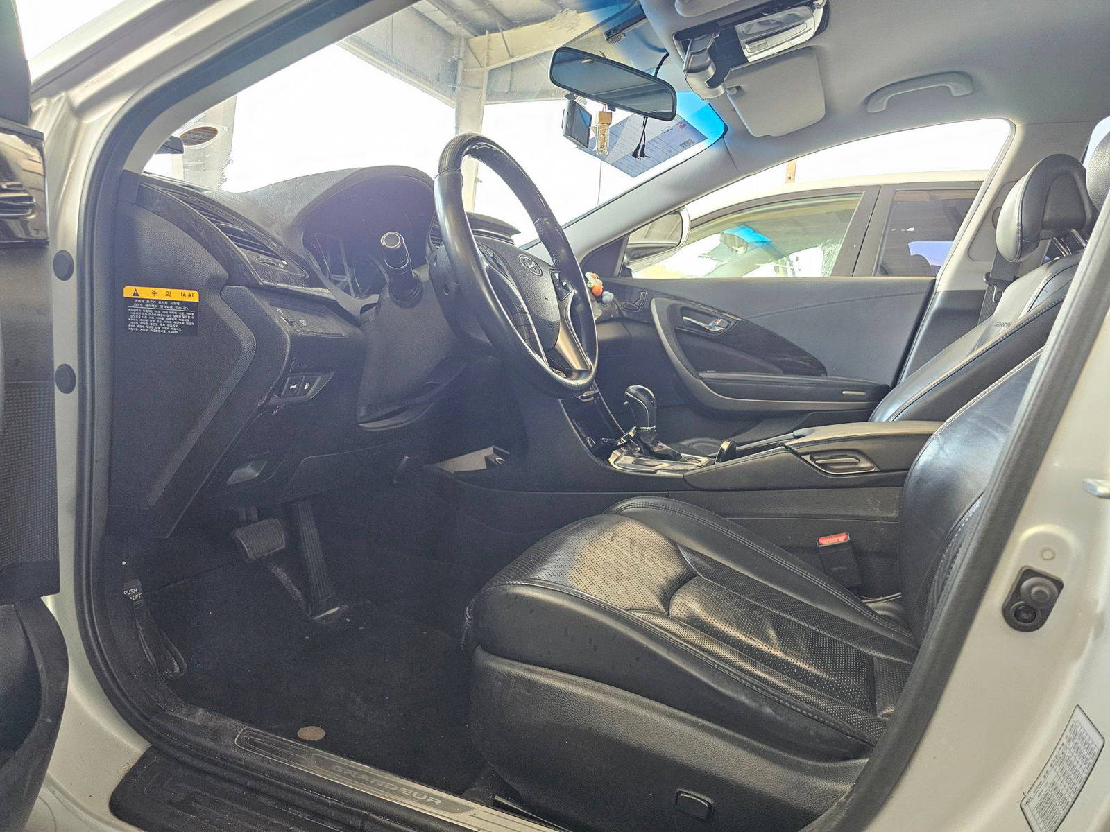 HYUNDAI GRANDEUR 2011 - Marhaba Auction Used Cars - Image 8