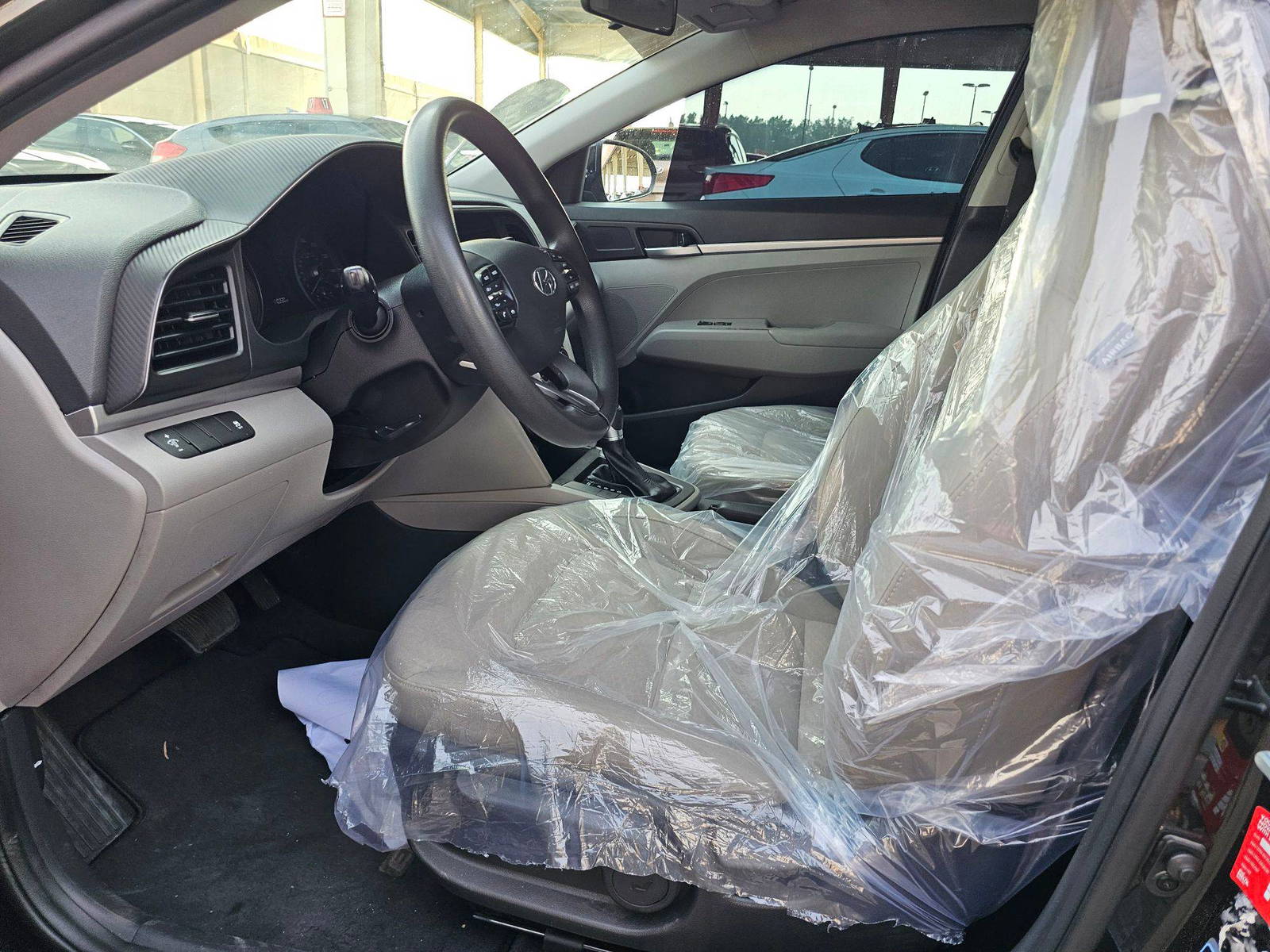 2019 HYUNDAI ELANTRA — 110330 Miles — Lot H494021 — Souq - Marhaba Auctions Used Cars - Image 8