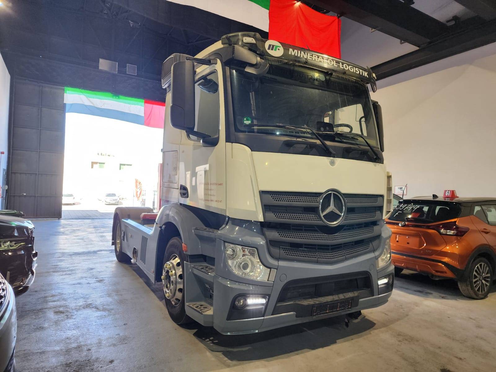 2016 MERCEDES BENZ ACTROS — 828173 KM — Lot 10033401 — Al Quoz - Marhaba Auctions Used Cars - Image 3
