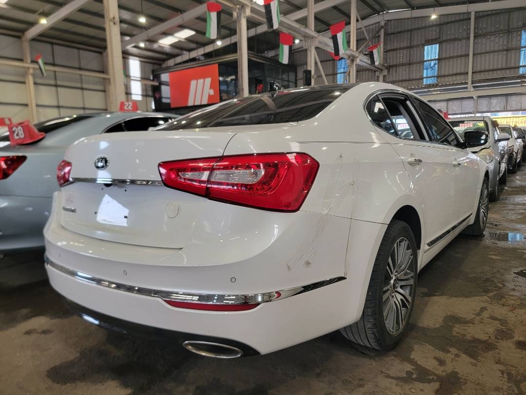 2015 KIA CADENZA — 122775 Miles — Lot F5187769 — Souq - Marhaba Auctions Used Cars - Image 3