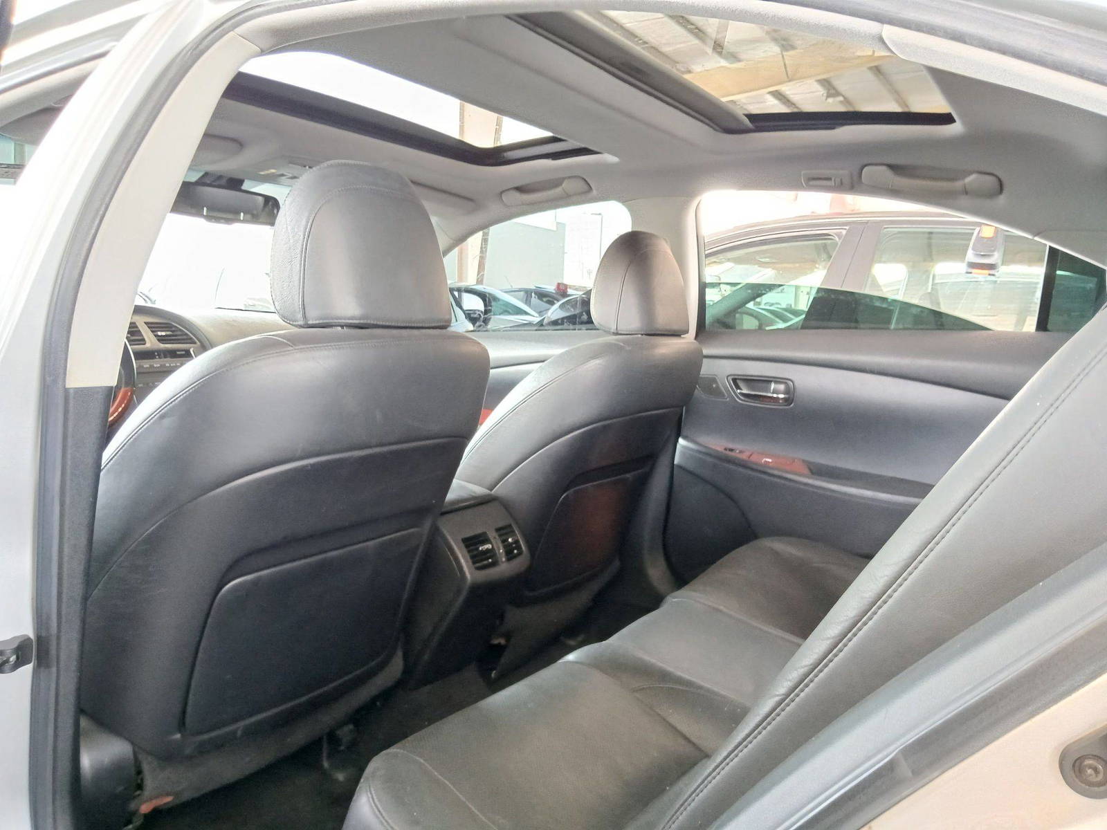 2007 LEXUS ES 350 — 159352 KM — Lot 2017835 — Souq - Marhaba Auctions Used Cars - Image 6