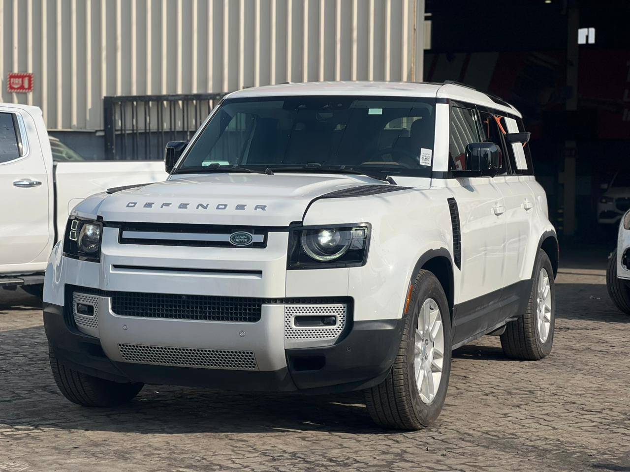 2025 LAND ROVER DEFENDER 110 S — 3848 KM — Lot 84394734 — Main - Marhaba Auctions Used Cars - Image 4