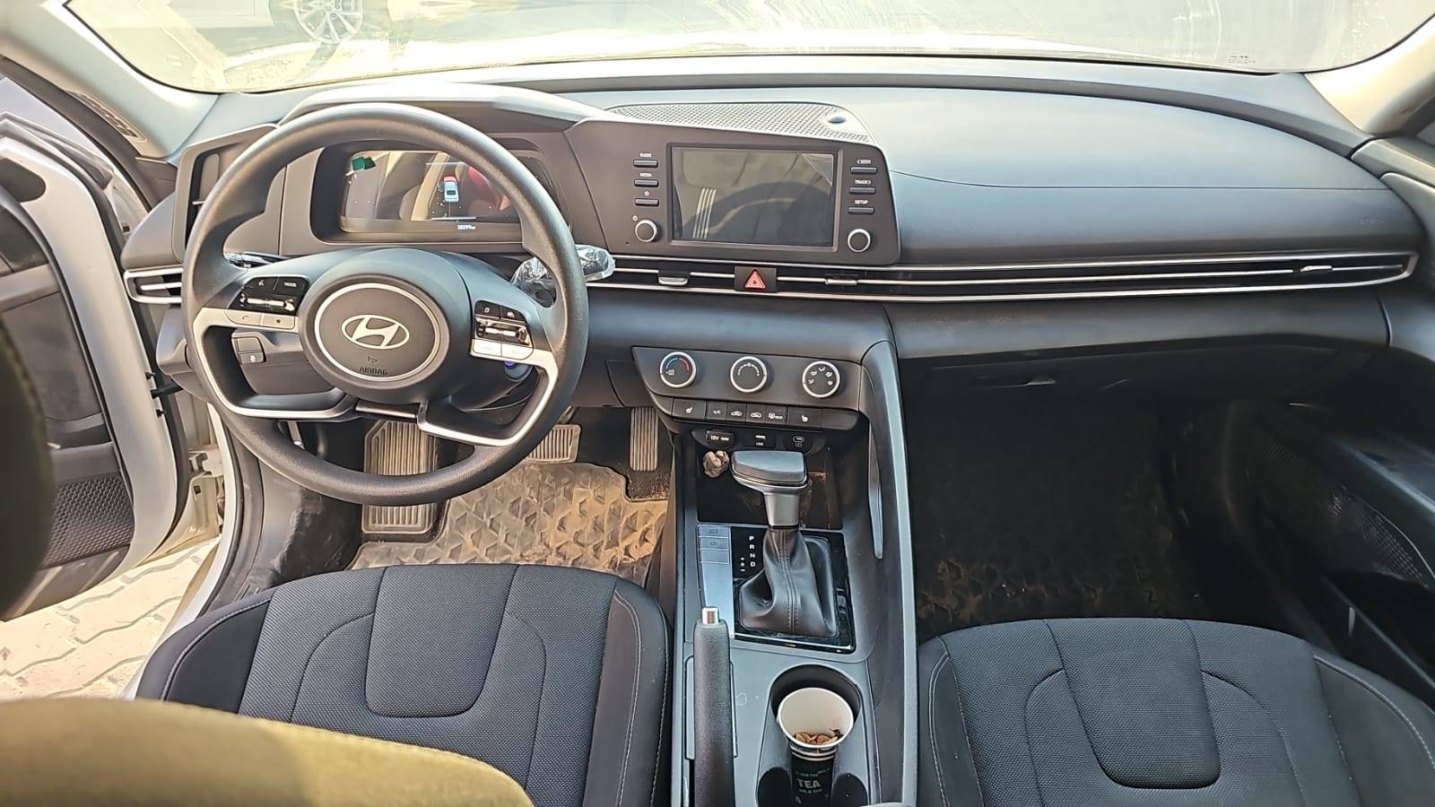 2025 HYUNDAI ELANTRA — 28401 KM — Lot 1SU860349 — Souq - Marhaba Auctions Used Cars - Image 7