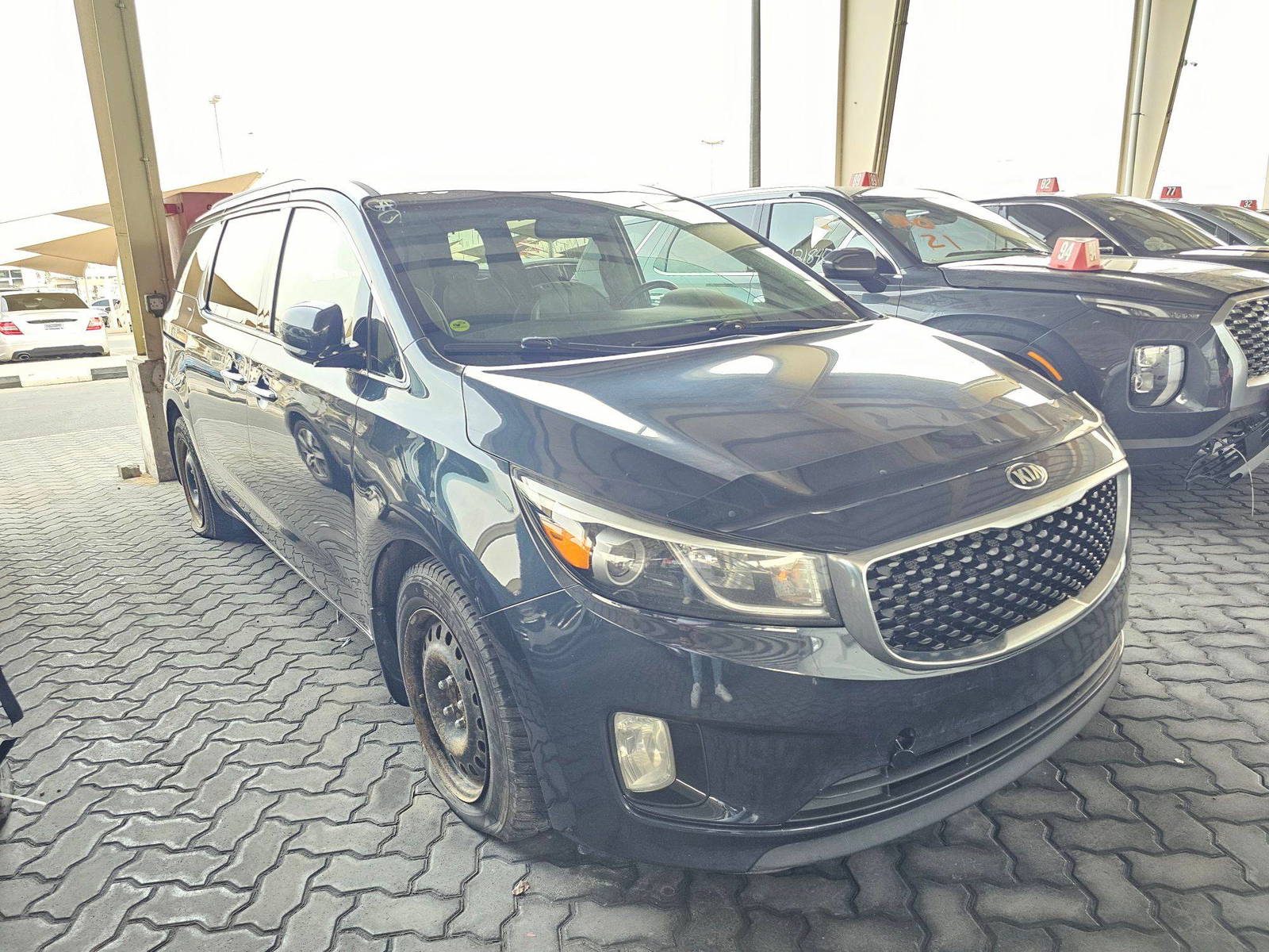 2017 KIA SEDONA — 253400 KM — Lot 43474285 — Souq - Marhaba Auctions Used Cars - Image 4