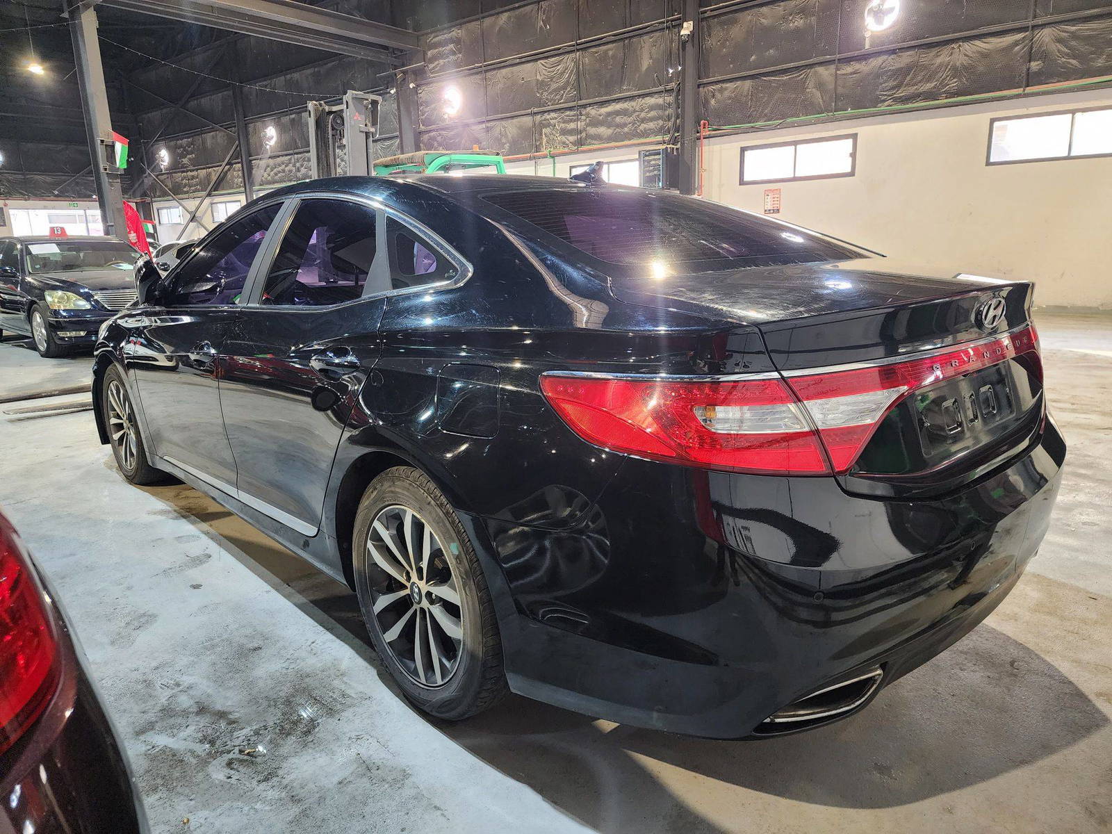 2012 HYUNDAI GRANDEUR — 163833 KM — Lot 132935 — Al Quoz - Marhaba Auctions Used Cars - Image 6