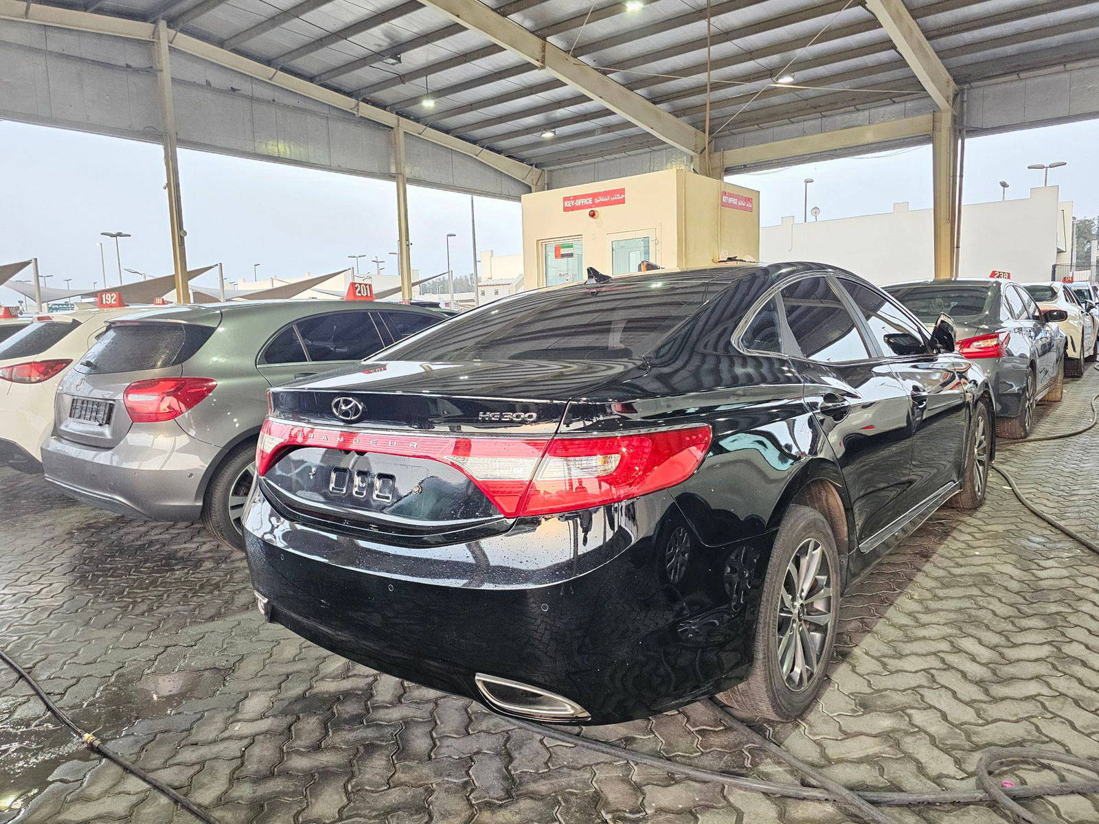 2012 HYUNDAI GRANDEUR — 123393 KM — Lot 172356 — Souq - Marhaba Auctions Used Cars - Image 3