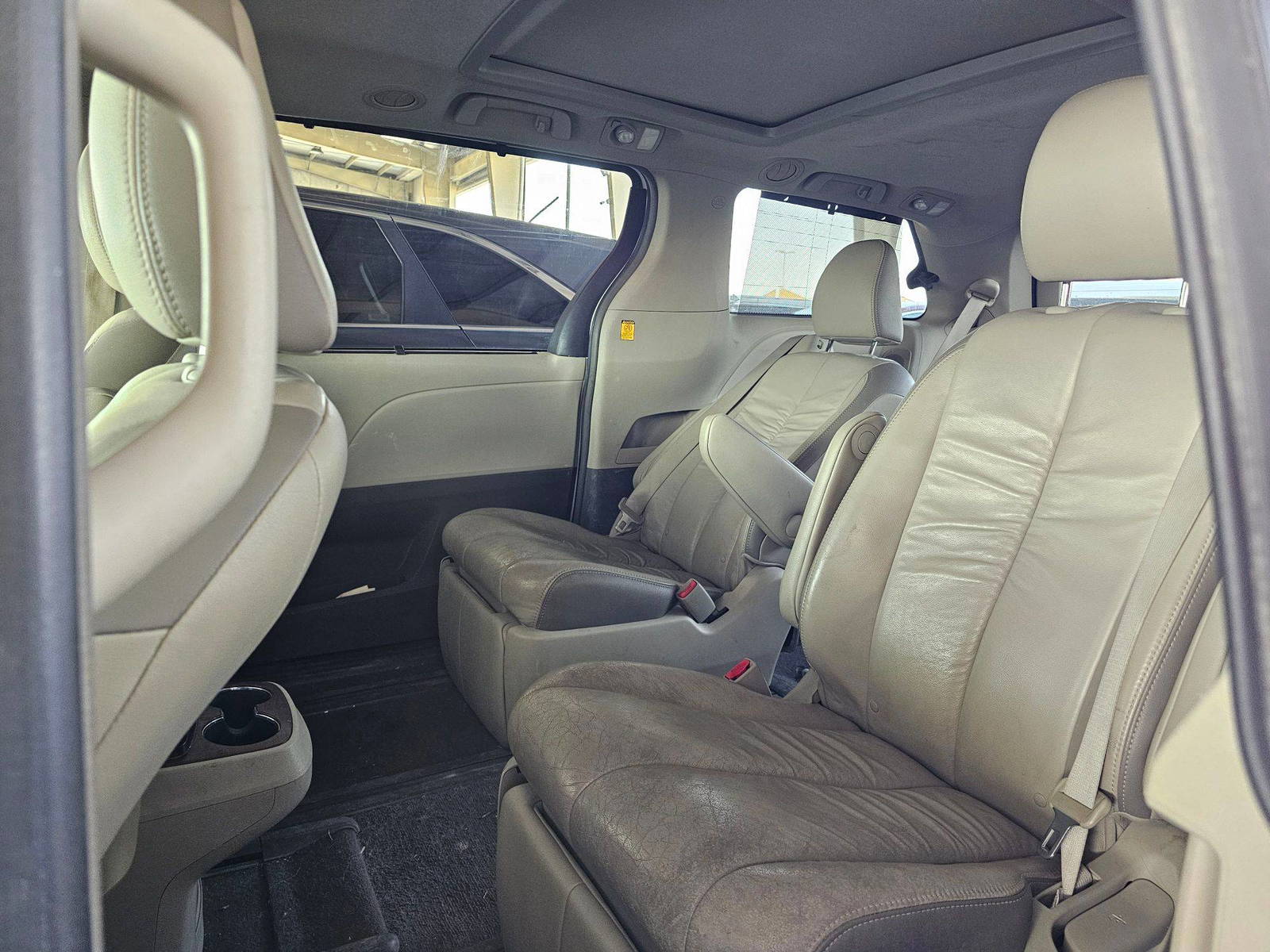 TOYOTA SIENNA 2011 - Marhaba Auction Used Cars - Image 6