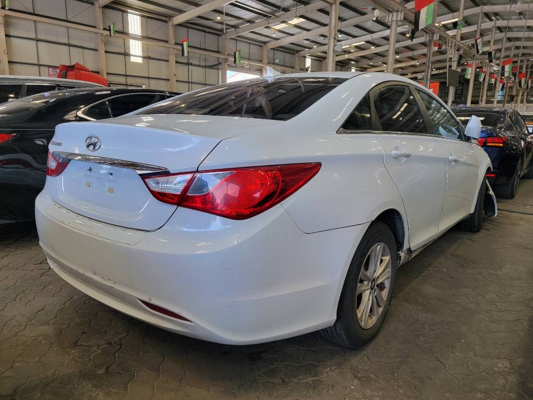 2013 HYUNDAI SONATA — 150308 Miles — Lot H608716 — Souq - Marhaba Auctions Used Cars - Image 3