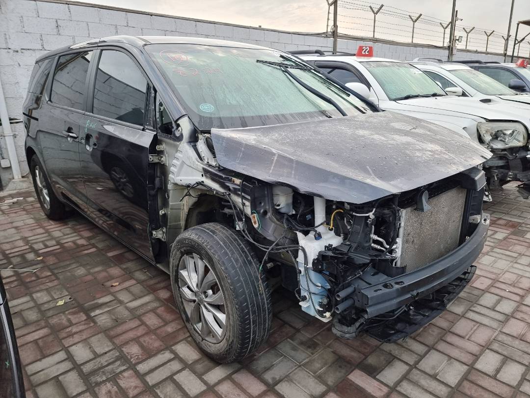2019 KIA SEDONA — 89059 Miles — Lot 215487 — Souq - Marhaba Auctions Used Cars - Image 4