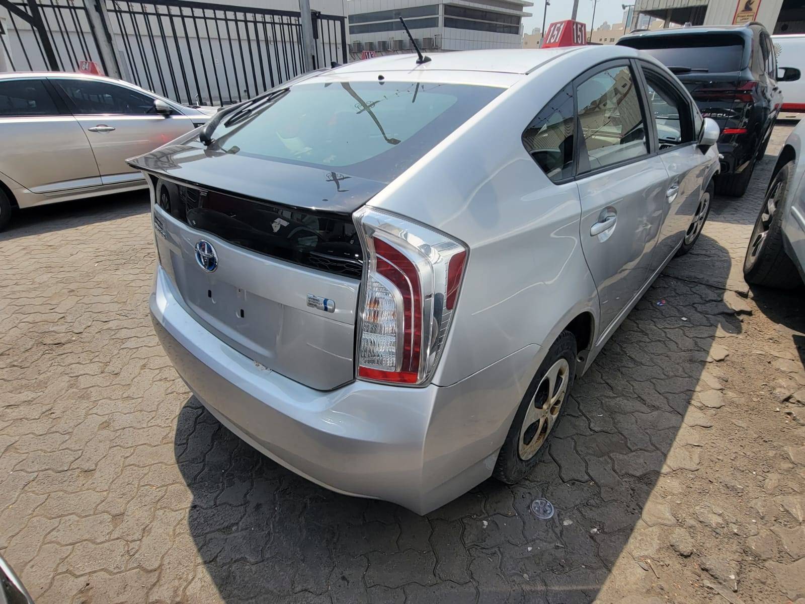 2015 TOYOTA PRIUS — 271223 KM — Lot 43233775 — Main - Marhaba Auctions Used Cars - Image 5
