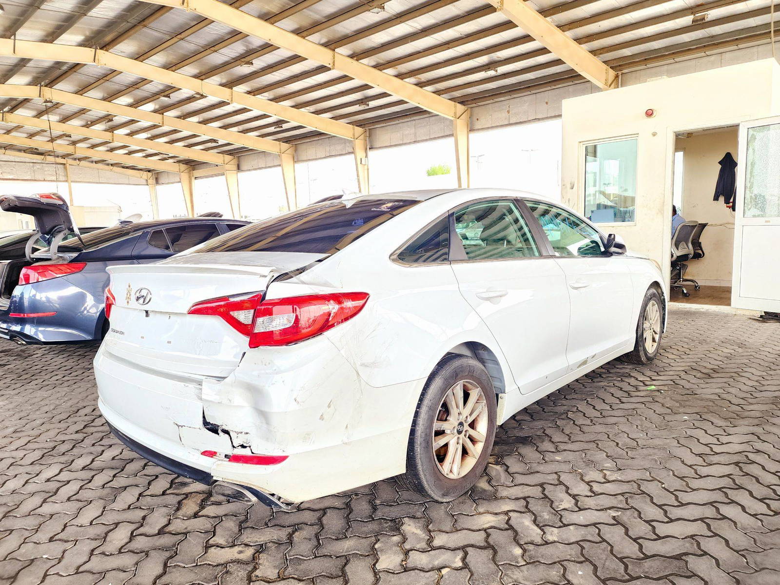 2015 HYUNDAI SONATA — 166753 Miles — Lot 4FH163210 — Souq - Marhaba Auctions Used Cars - Image 4