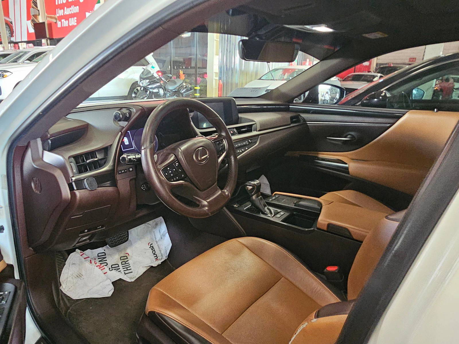 LEXUS ES 300H 2019 - Marhaba Auction Used Cars - Image 8