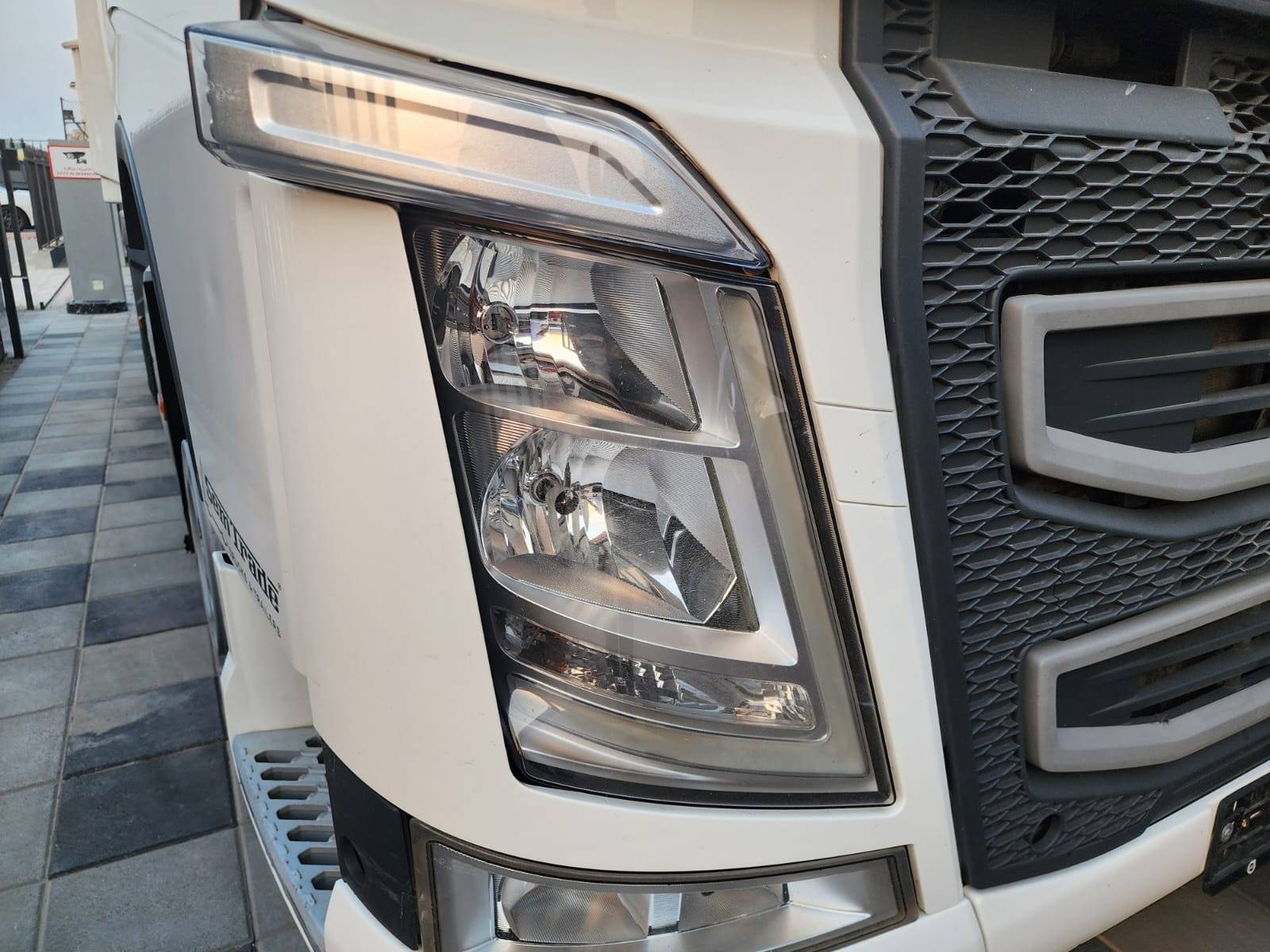 2016 VOLVO FH-Series — 1054393 KM — Lot 48354 — Al Quoz - Marhaba Auctions Used Cars - Image 4