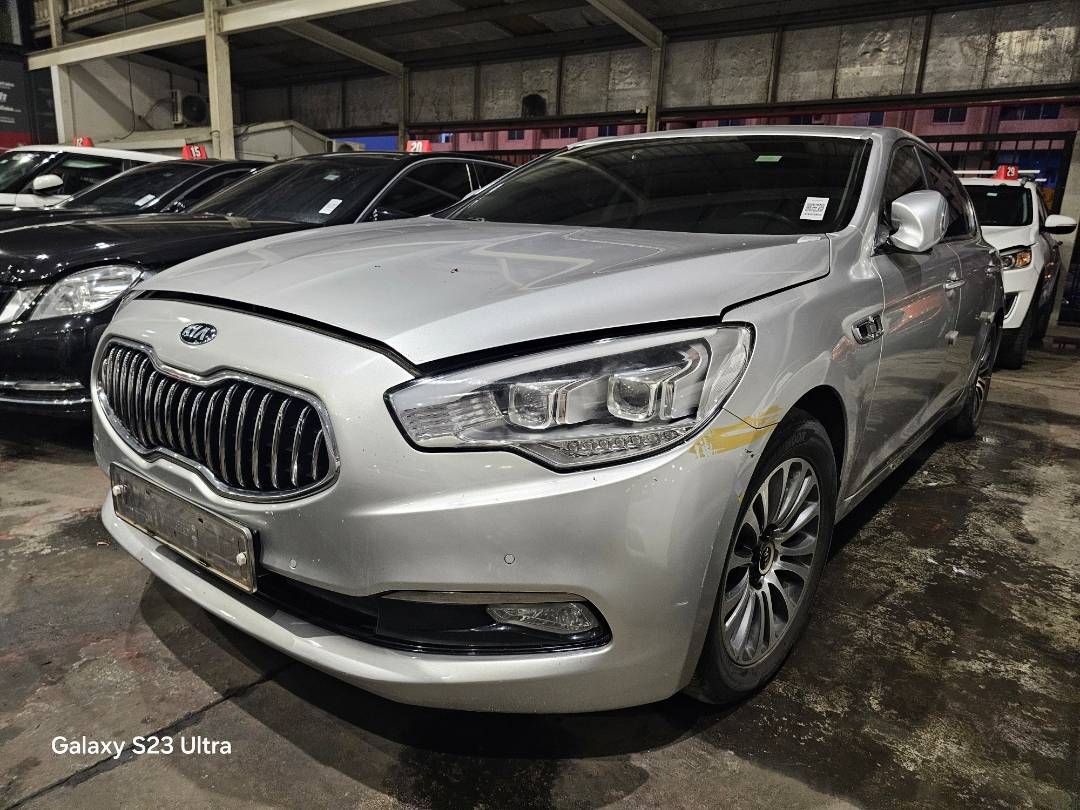 2013 KIA K9 — 196598 KM — Lot 7615 — Main - Marhaba Auctions Used Cars - Image 5