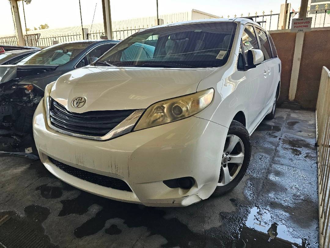 TOYOTA SIENNA