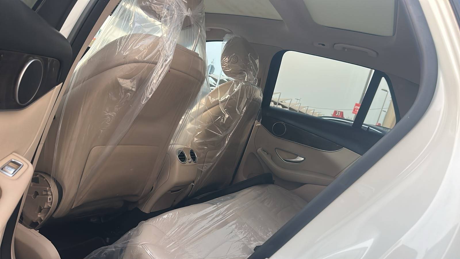 2016 MERCEDES BENZ GLC-300 — 130007 Miles — Lot 073352 — Souq - Marhaba Auctions Used Cars - Image 7