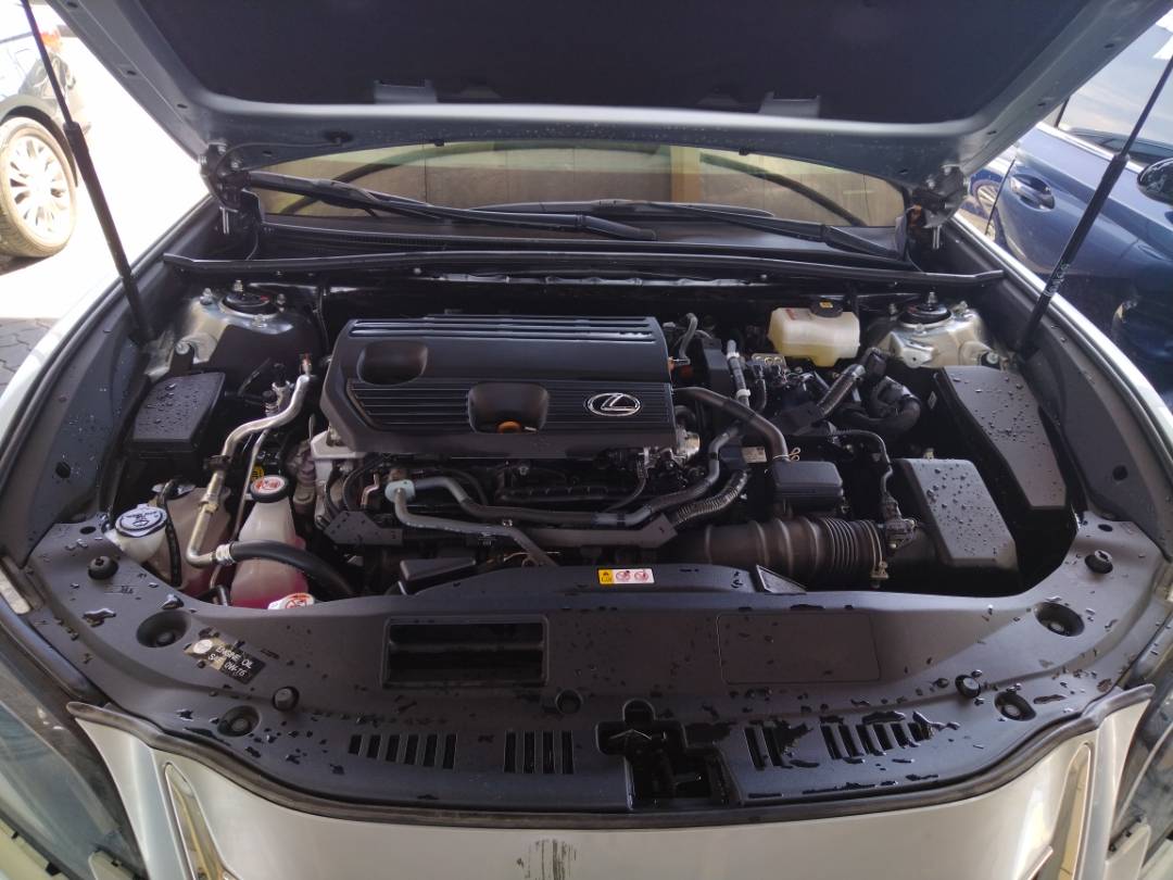 2023 LEXUS ES 300H — 5285 Miles — Lot 73098943 - Marhaba Auctions Used Cars - Image 10