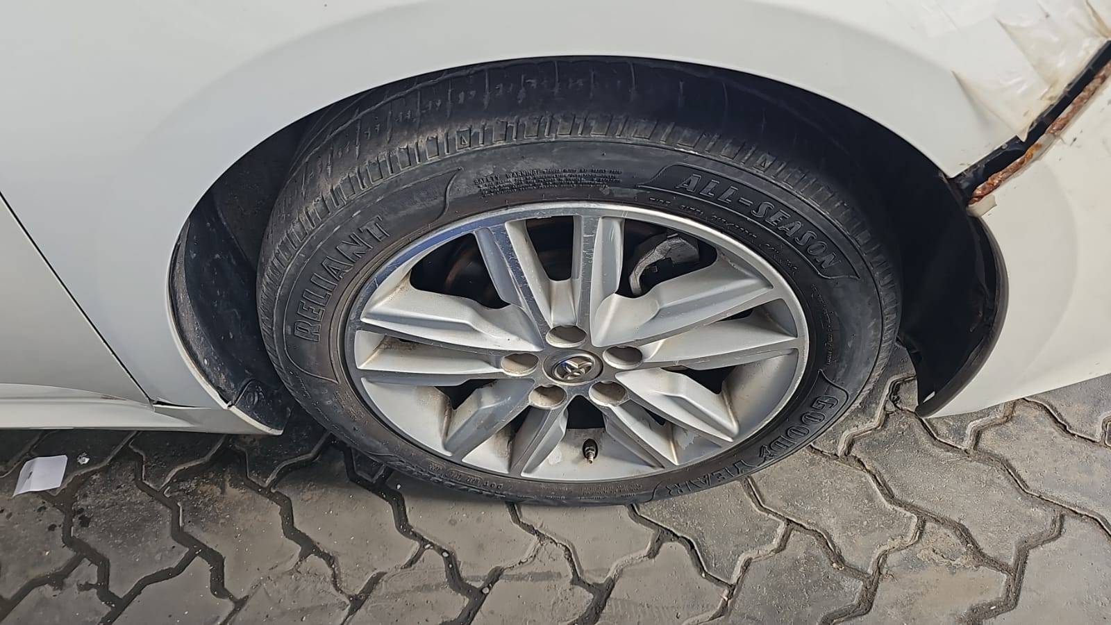 2015 TOYOTA AVALON — 220578 Miles — Lot BXFU137429 — Souq - Marhaba Auctions Used Cars - Image 5