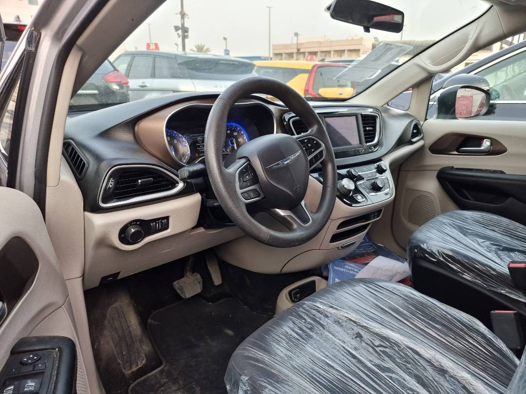 2018 CHRYSLER PACIFICA TOURING L — 120570 Miles — Lot 215478 — Ind. 12 - Marhaba Auctions Used Cars - Image 6