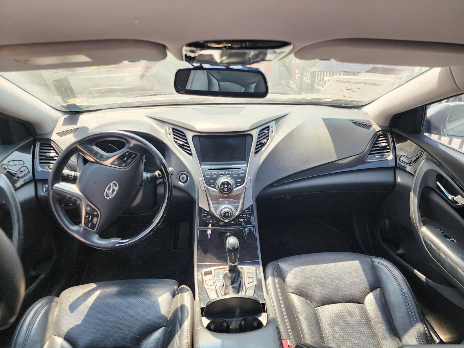 HYUNDAI GRANDEUR 2011 - Marhaba Auction Used Cars - Image 3