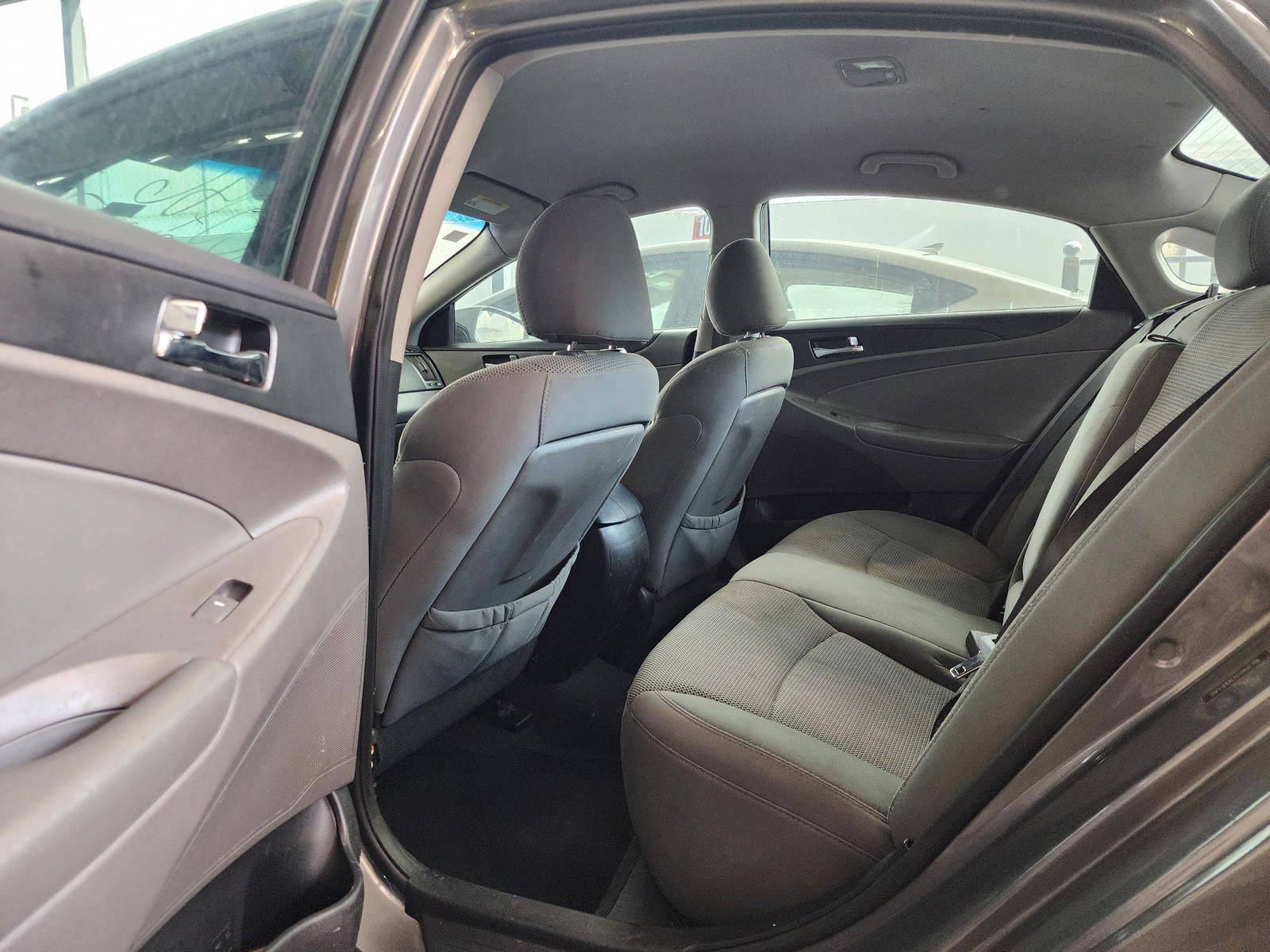 2014 HYUNDAI SONATA — 187558 Miles — Lot 900786 — Al Quoz - Marhaba Auctions Used Cars - Image 7