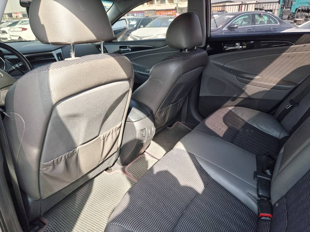 2010 HYUNDAI SONATA — 177335 KM — Lot 124587 — Souq - Marhaba Auctions Used Cars - Image 6