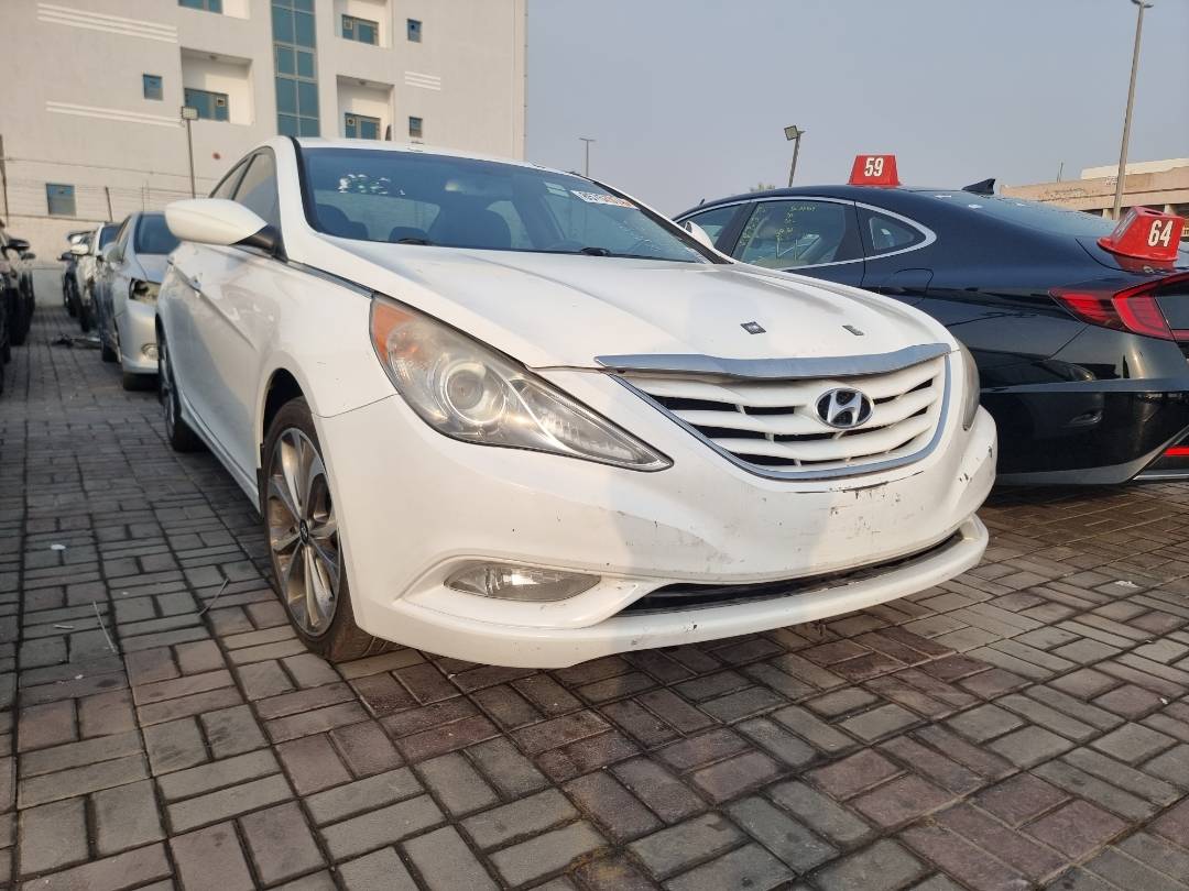 2013 HYUNDAI SONATA — 133379 Miles — Lot 767021 — Ind. 12 - Marhaba Auctions Used Cars - Image 4