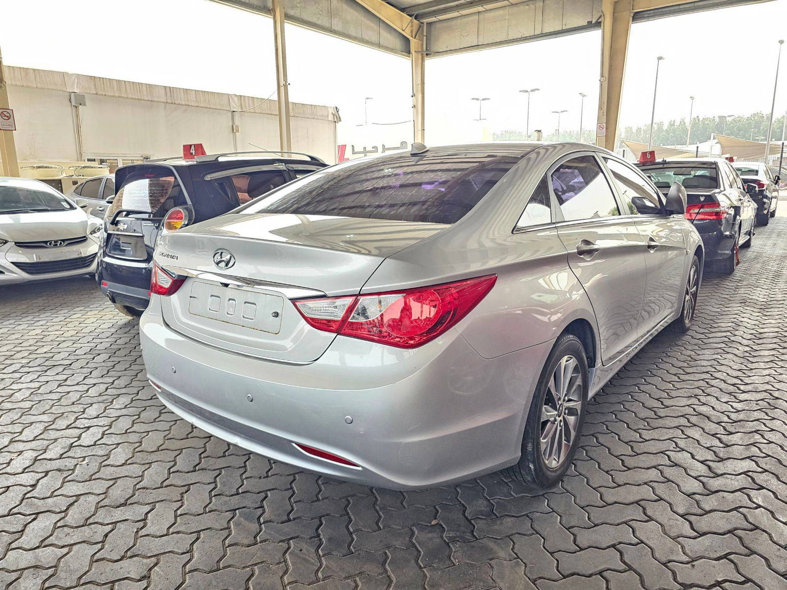 2013 HYUNDAI SONATA — 200219 KM — Lot 559559 — Souq - Marhaba Auctions Used Cars - Image 4