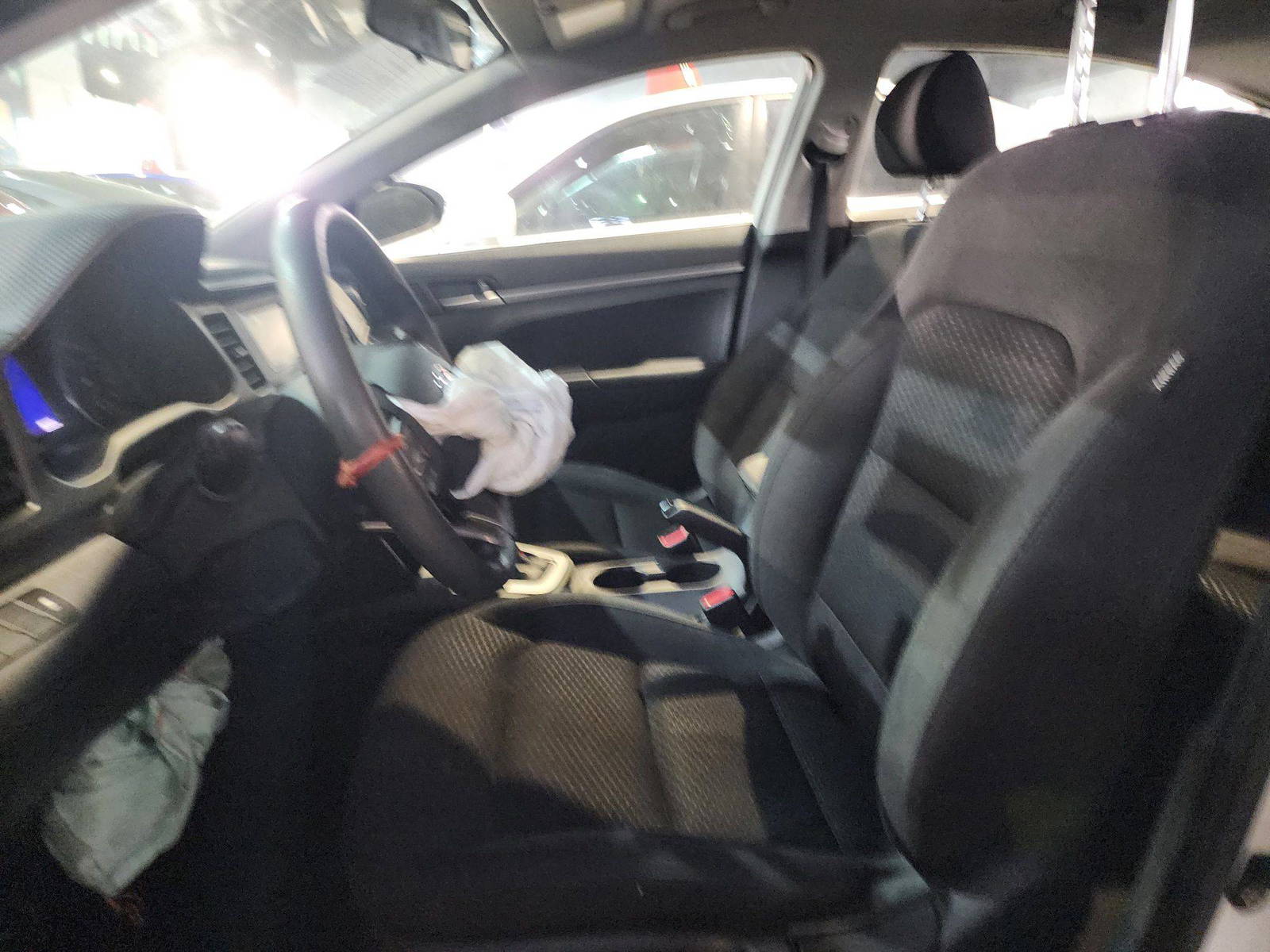 2019 HYUNDAI ELANTRA — 95565 KM — Lot 68903365 — Main - Marhaba Auctions Used Cars - Image 9