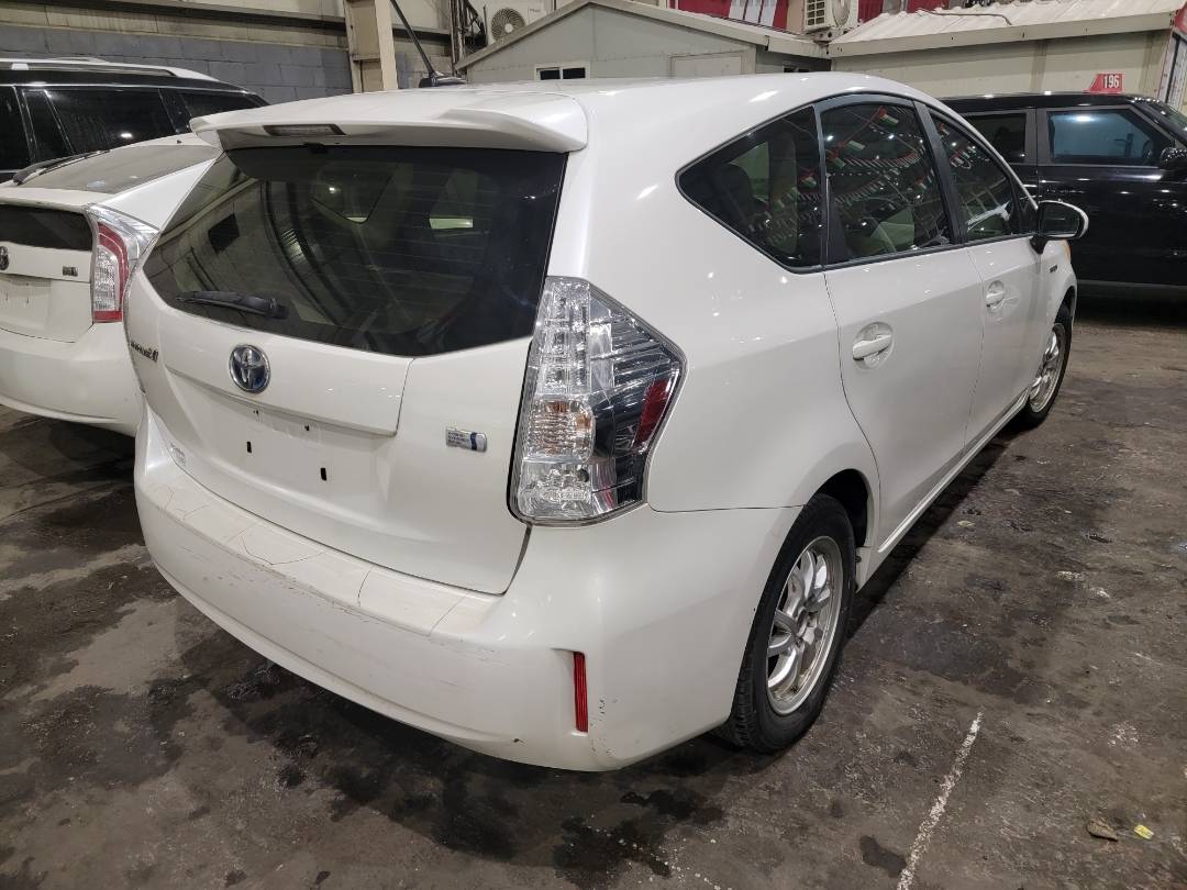 2013 TOYOTA PRIUS — 225390 Miles — Lot D3228813 — Main - Marhaba Auctions Used Cars - Image 4