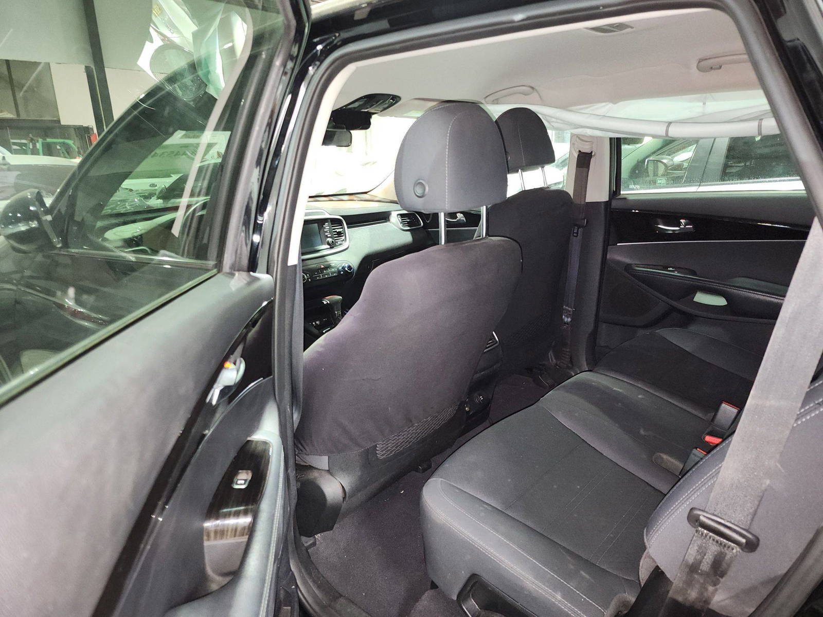 2019 KIA SORENTO — 69797 Miles — Lot 98118 — Souq - Marhaba Auctions Used Cars - Image 7