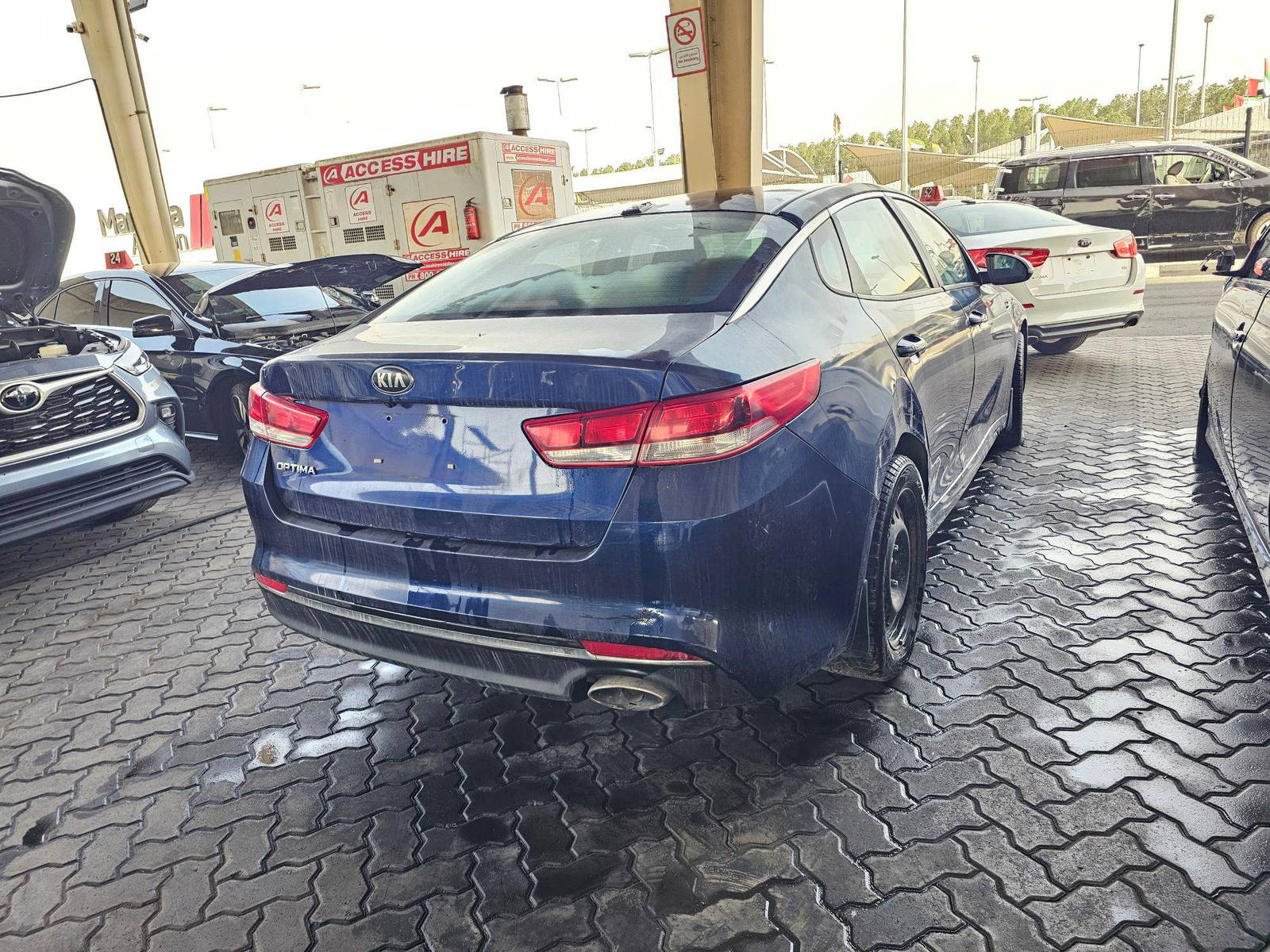 2017 KIA OPTIMA — 116679 KM — Lot HG163094 — Souq - Marhaba Auctions Used Cars - Image 4