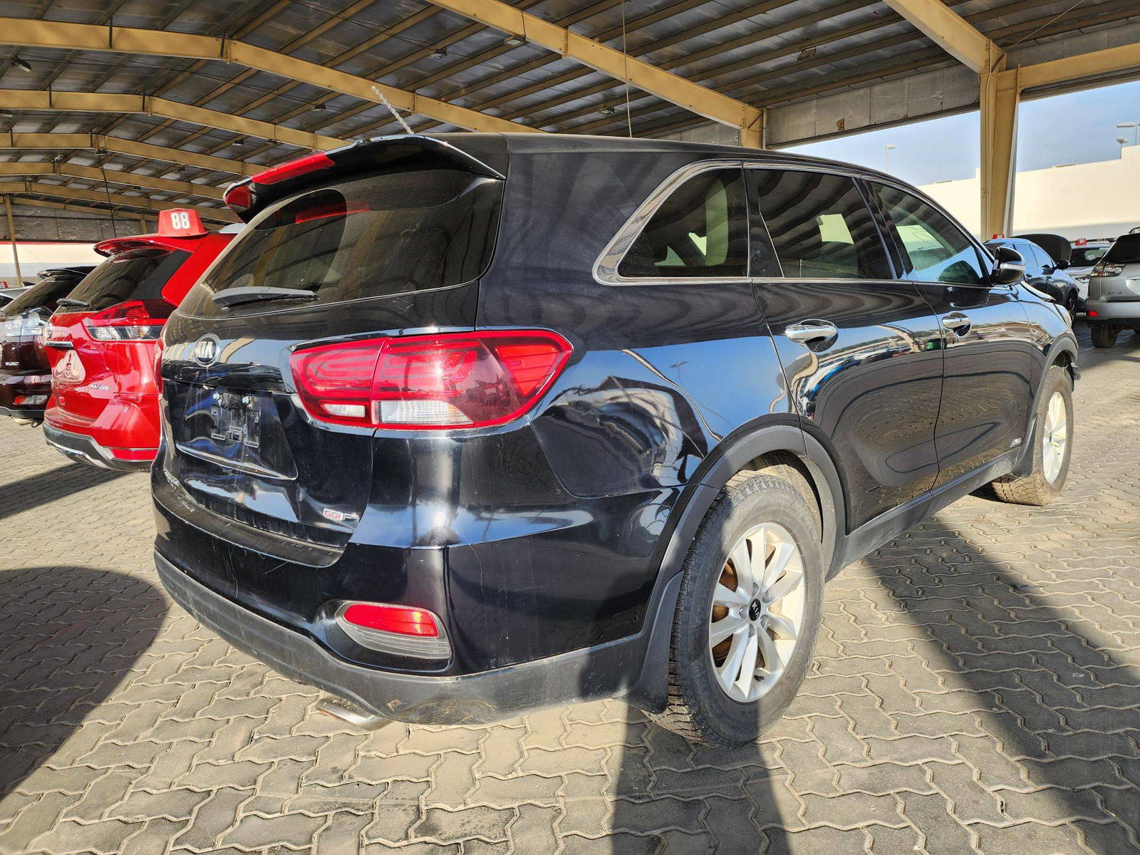 2020 KIA SORENTO — 138002 KM — Lot 49783564 — Souq - Marhaba Auctions Used Cars - Image 3