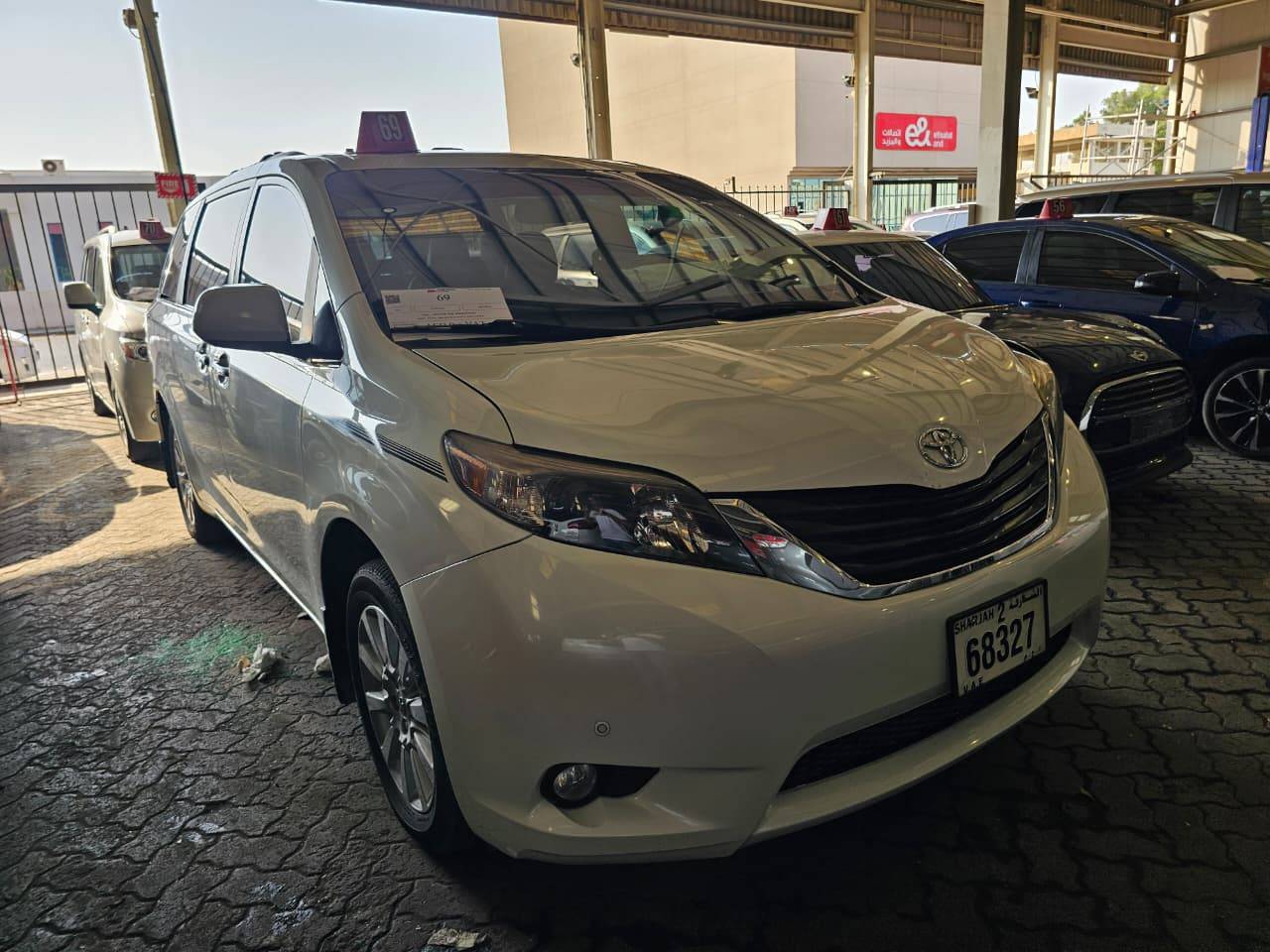 Toyota Sienna 2011 view 2