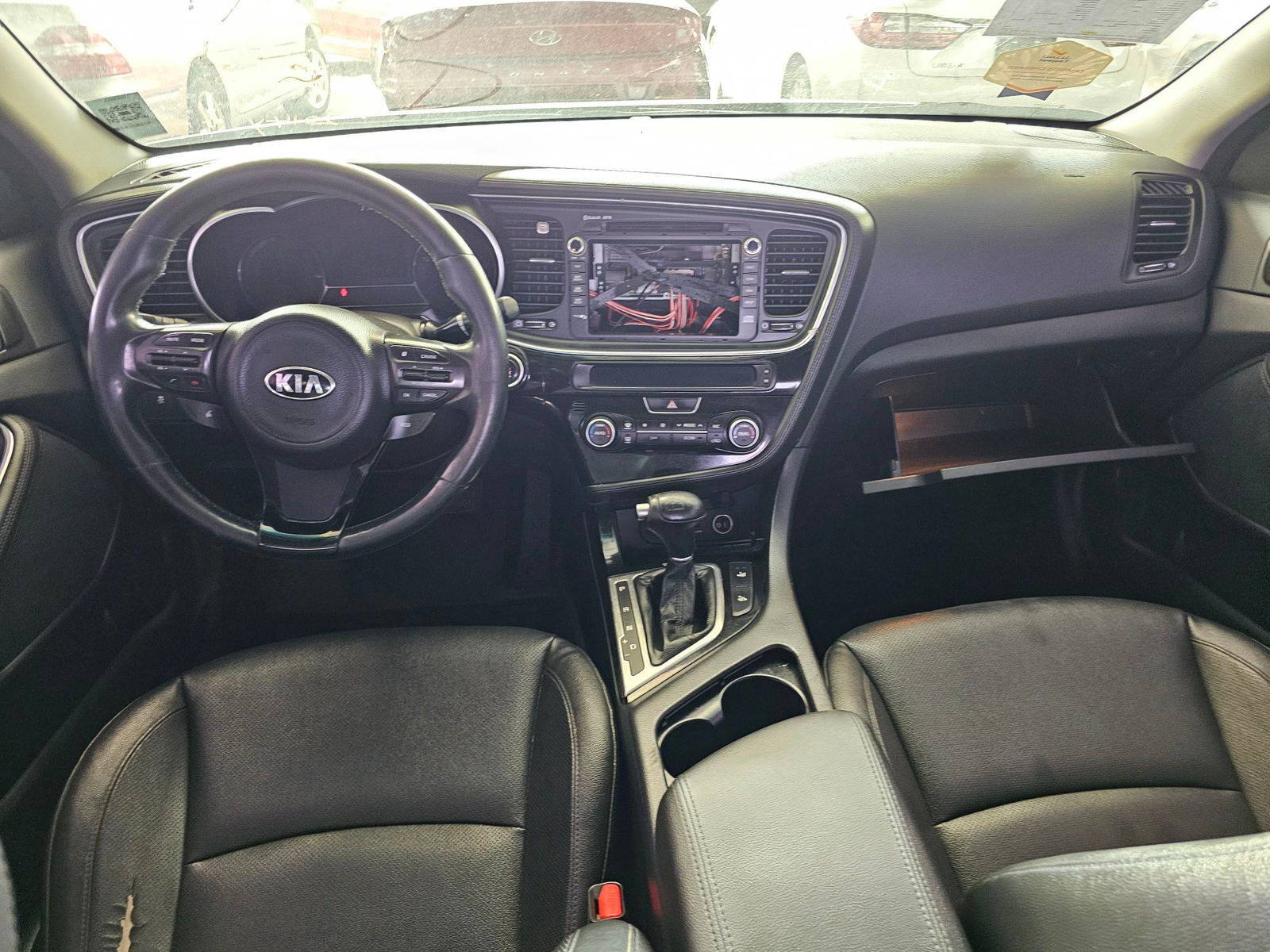 2014 KIA K5 — 299107 KM — Lot 62541 — Main - Marhaba Auctions Used Cars - Image 7