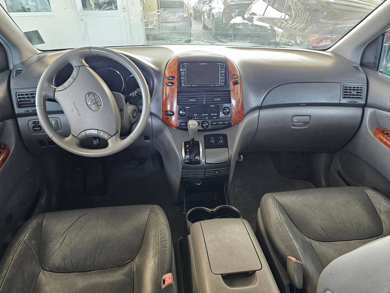 2009 TOYOTA SIENNA — 141101 Miles — Lot S243678 — Souq - Marhaba Auctions Used Cars - Image 6