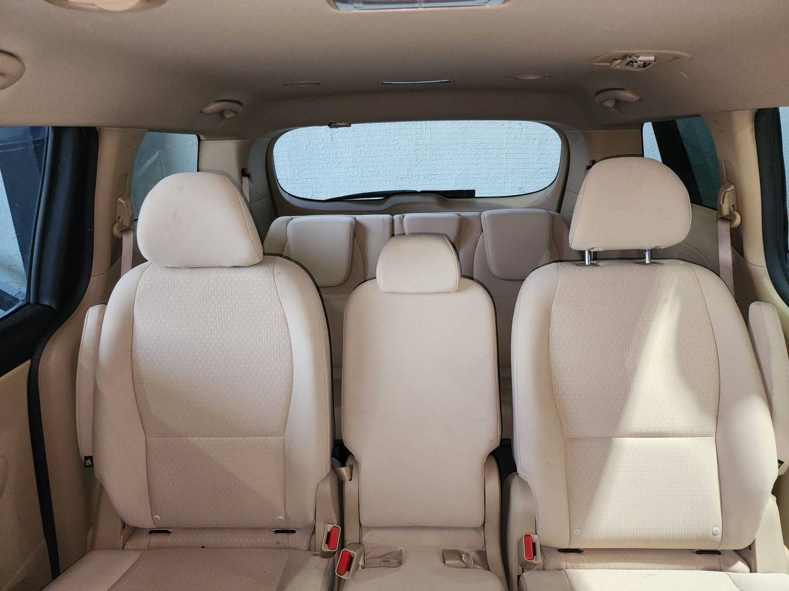 2016 KIA SEDONA — 178606 Miles — Lot 159789 — Al Quoz - Marhaba Auctions Used Cars - Image 8