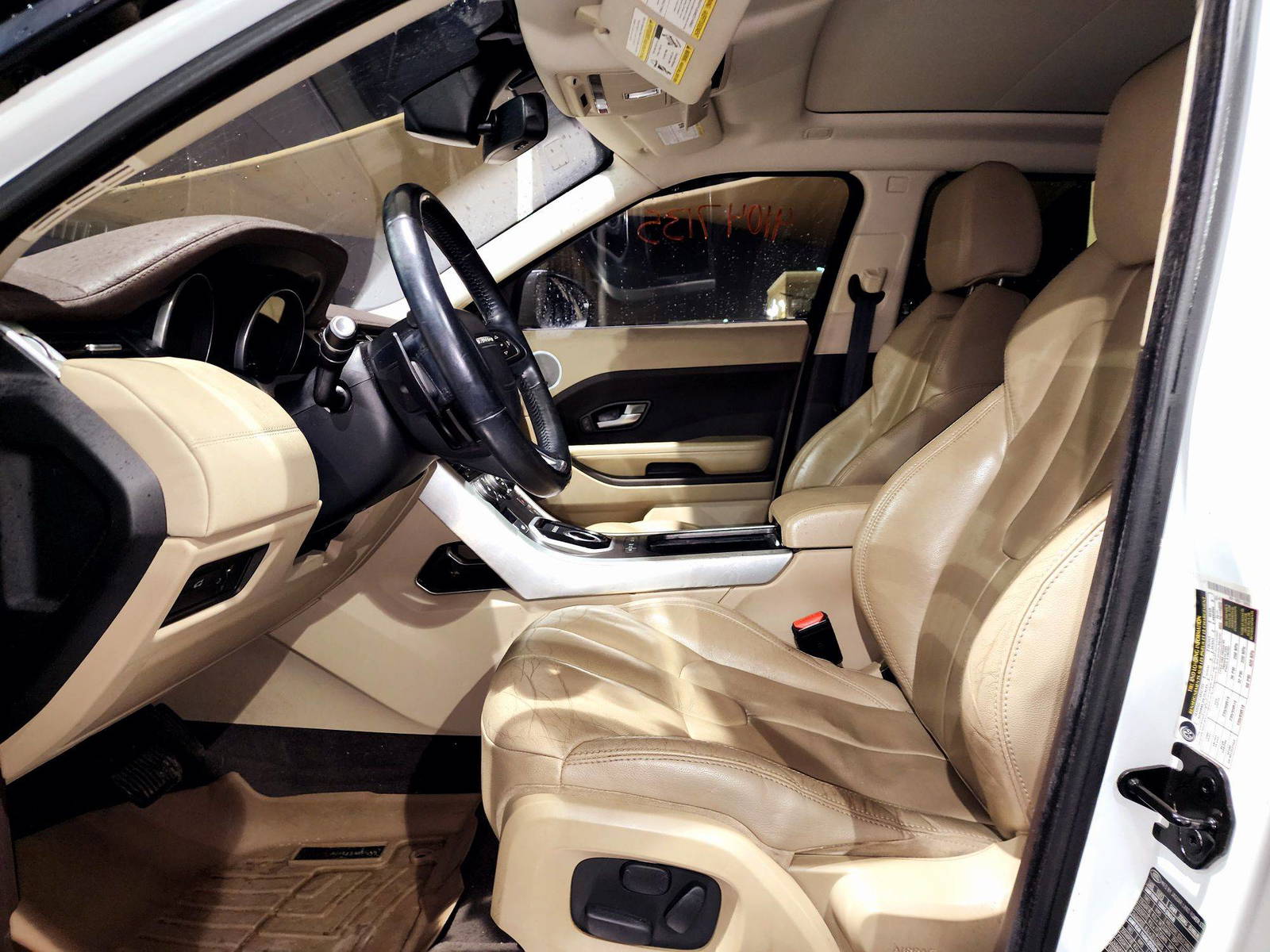 2014 LAND ROVER RANGE ROVER EVOQUE — 179513 Miles — Lot 41047135 — Souq - Marhaba Auctions Used Cars - Image 9