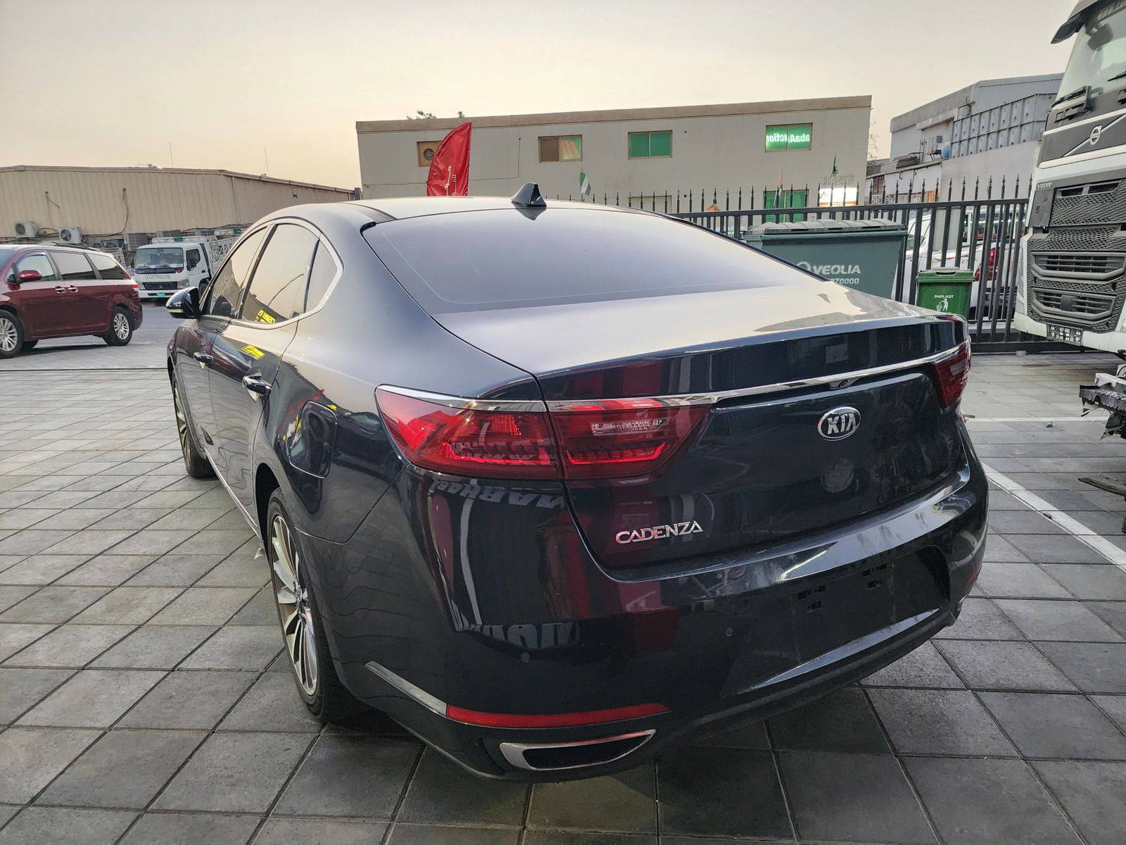 2017 KIA CADENZA — 135227 Miles — Lot 344028 — Al Quoz - Marhaba Auctions Used Cars - Image 5