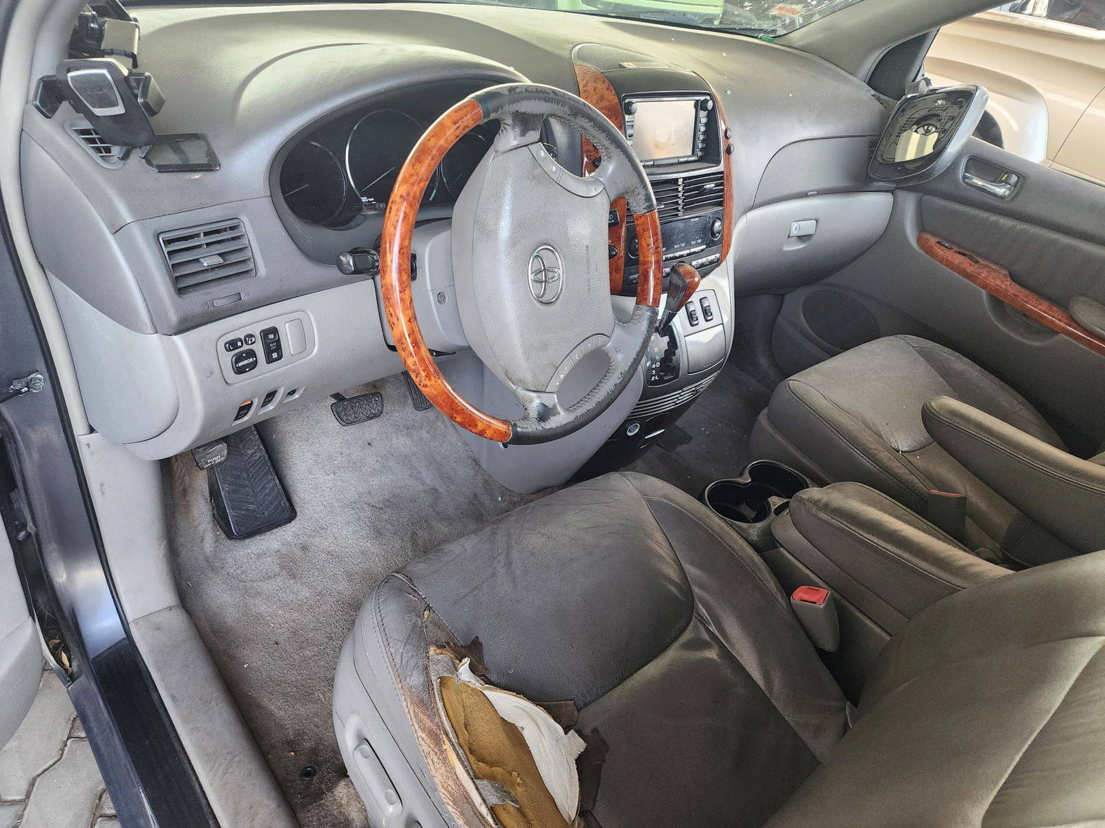 2007 TOYOTA SIENNA — 290334 Miles — Lot 58107293 - Marhaba Auctions Used Cars - Image 9