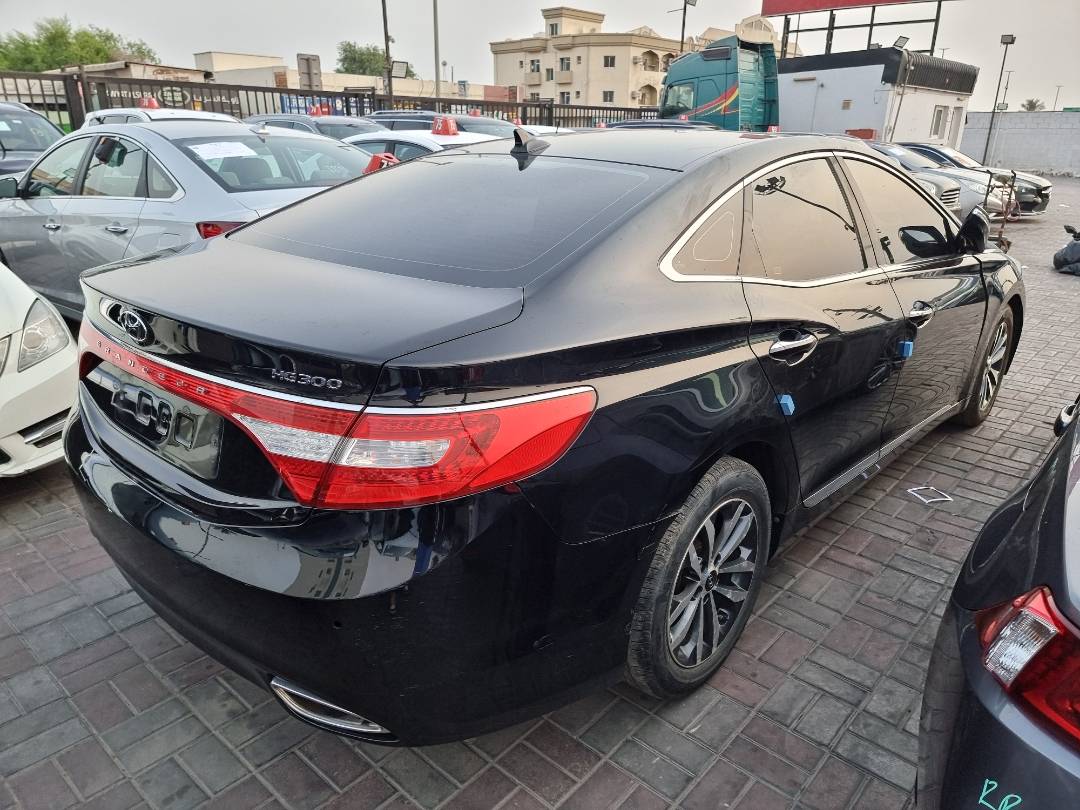 2011 HYUNDAI GRANDEUR — 217809 KM — Lot 019771 — Ind. 12 - Marhaba Auctions Used Cars - Image 4