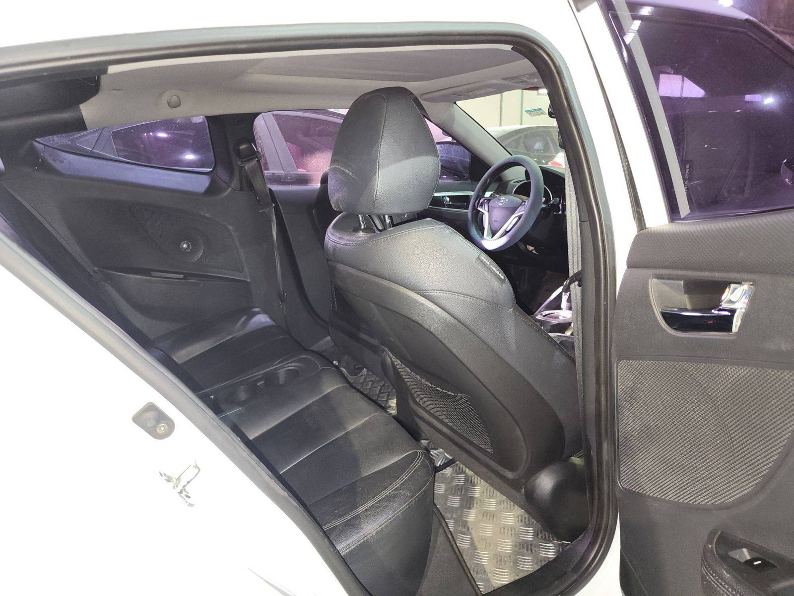 2012 HYUNDAI VELOSTER — 176079 KM — Lot 031014 — Al Quoz - Marhaba Auctions Used Cars - Image 7