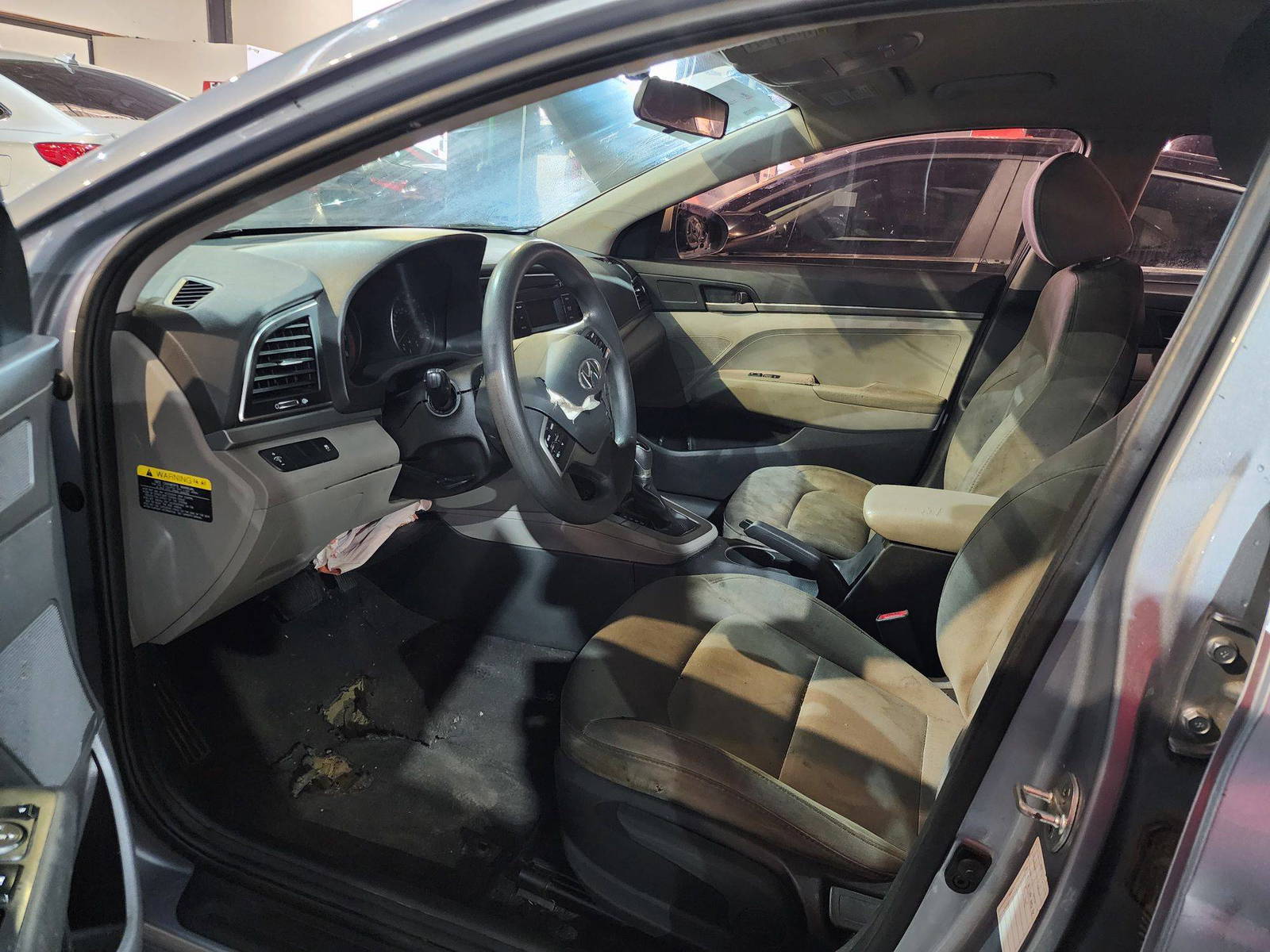 2017 HYUNDAI ELANTRA — 215476 Miles — Lot 214587 — Al Quoz - Marhaba Auctions Used Cars - Image 9