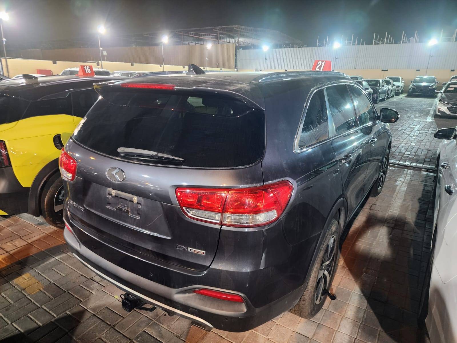 2016 KIA SORENTO — 130319 Miles — Lot 44291808 — Al Sajaa - Marhaba Auctions Used Cars - Image 5